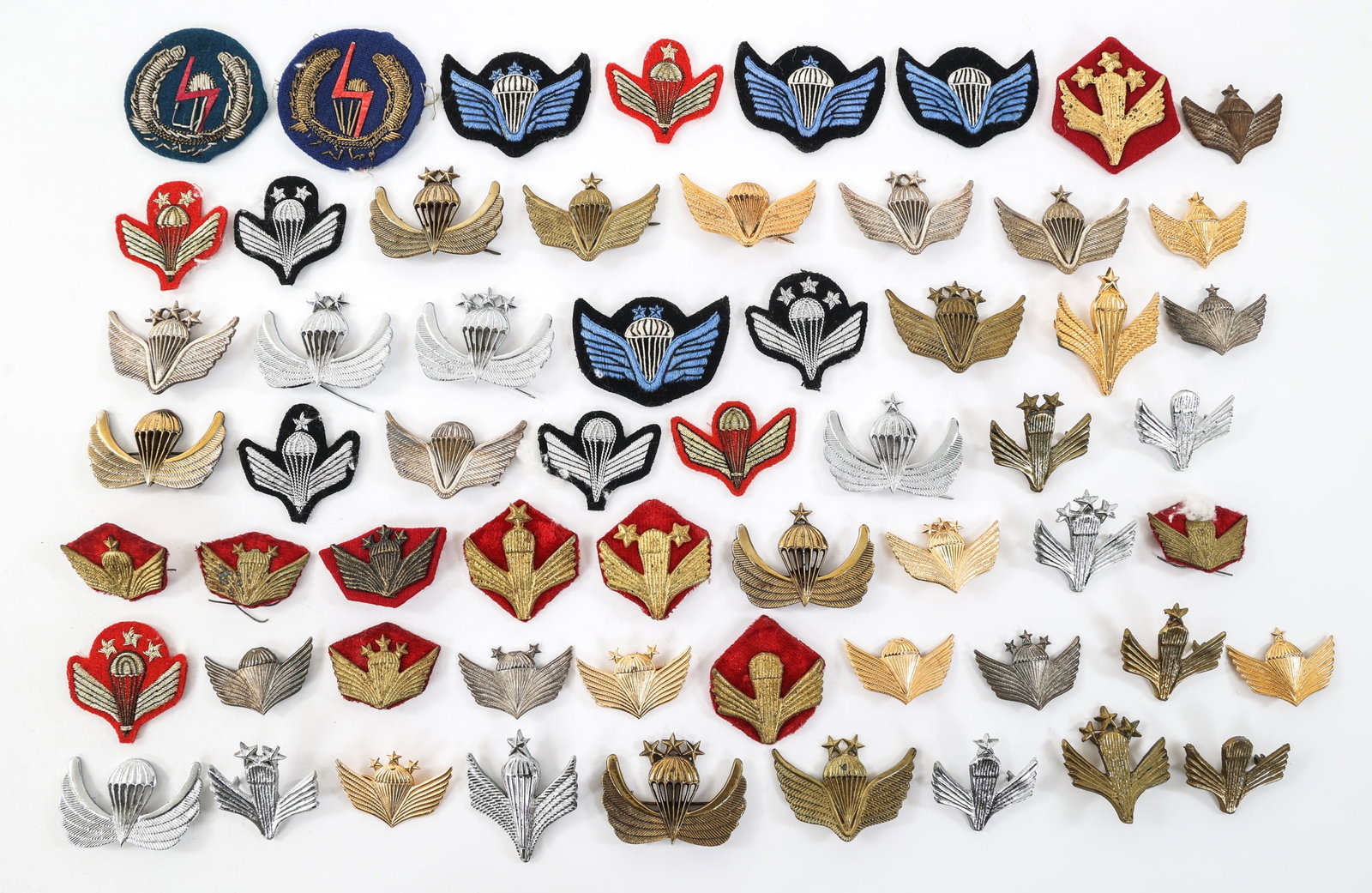 COLD WAR - CURRENT AFGHANI JUMP WINGS & PATCHES: COLD WAR - CURRENT AFGHANI JUMP WINGS & PATCHES Cold War - Modern Conflicts Afghani Jump Wing Badges and Patches.