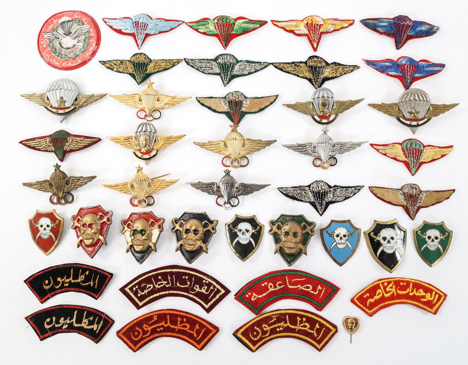COLD WAR - CURRENT SYRIAN PARATROOPER INSIGNIA: COLD WAR - CURRENT SYRIAN PARATROOPER INSIGNIA Cold War - Current Syrian Paratrooper, Republican Guard, and Defense Company Insignia. Includes jump wings, Republican Guard badges, Defense Company badg
