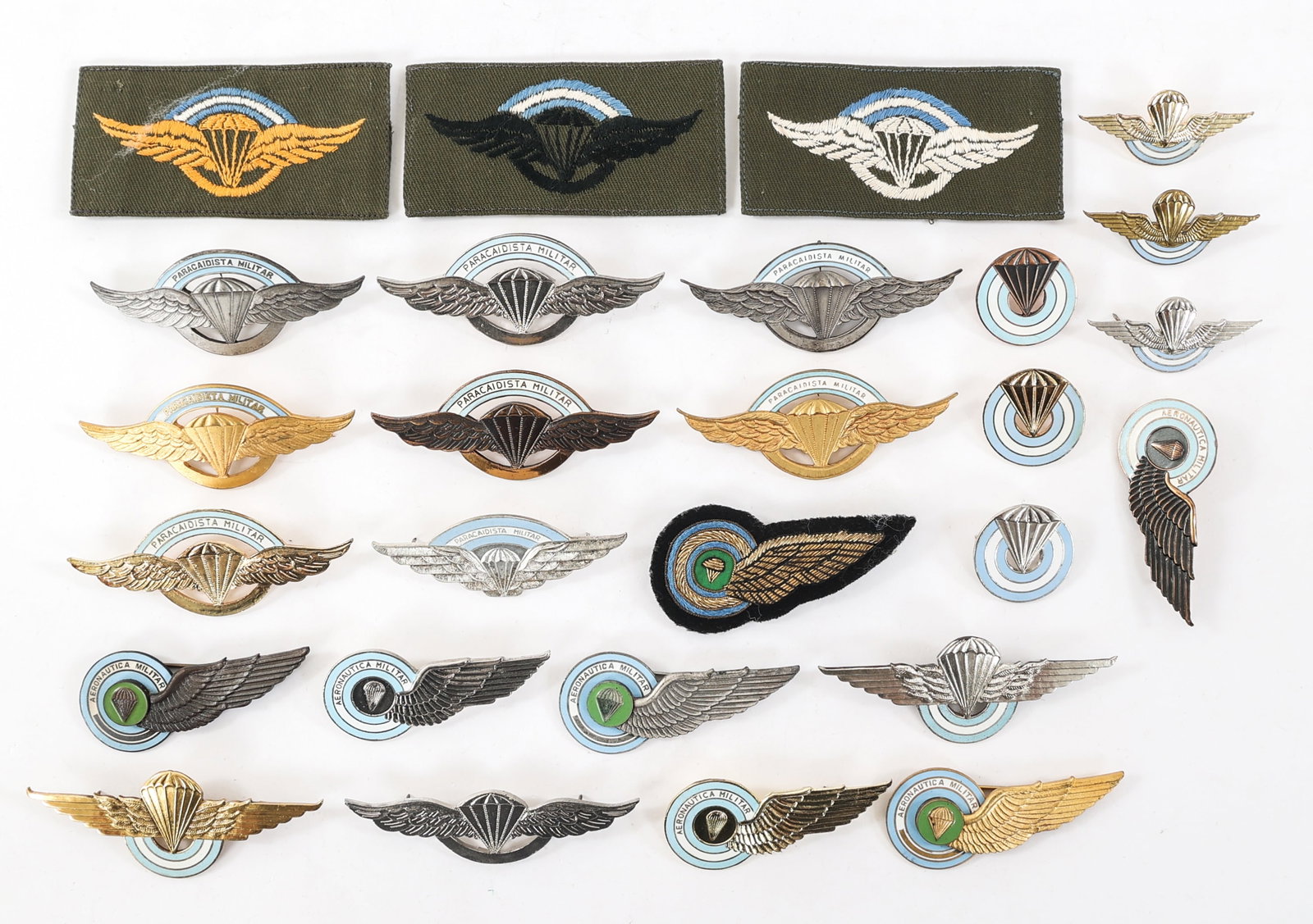 COLD WAR - CURRENT ARGENTINIAN WINGS & PATCHES: COLD WAR - CURRENT ARGENTINIAN WINGS & PATCHES Cold War - Current Argentinian Jump Wing Badges and Airborne Patches.