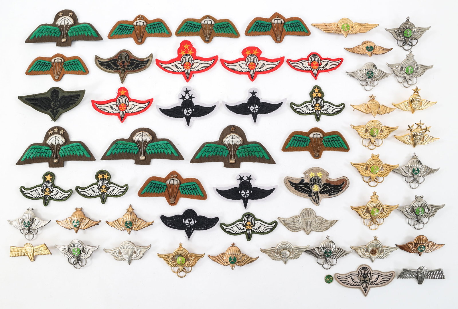 COLD WAR - CURRENT SAUDI JUMP WINGS & PATCHES: COLD WAR - CURRENT SAUDI JUMP WINGS & PATCHES Cold War - Current Saudi Arabia Jump Wing Badges and Patches.