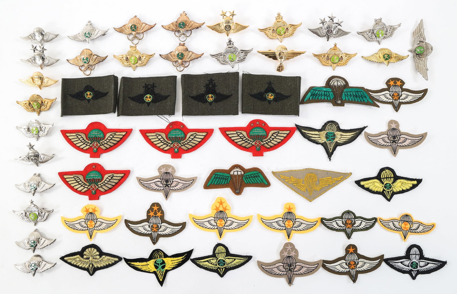 COLD WAR - CURRENT SAUDI JUMP WINGS & PATCHES: COLD WAR - CURRENT SAUDI JUMP WINGS & PATCHES Cold War - Current Saudi Jump Wing Badges and Patches.