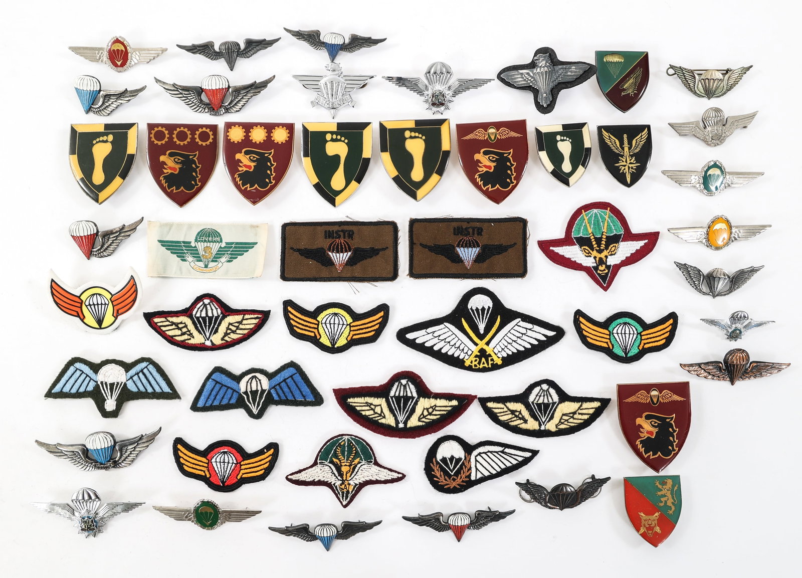BUSH WAR SOUTH AFRICAN PARATROOPER INSIGNIA: BUSH WAR SOUTH AFRICAN PARATROOPER INSIGNIA Bush War South African Paratrooper and Qualification Jump Wings, Regimental Insignia and Patches.