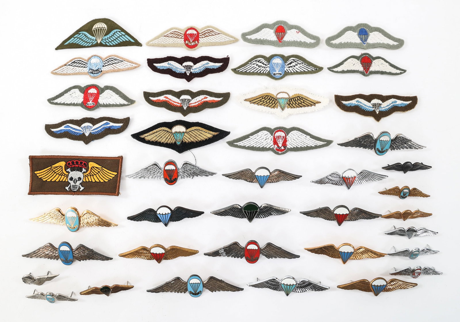 BUSH WAR SOUTH AFRICAN PARATROOPER JUMP WINGS: BUSH WAR SOUTH AFRICAN PARATROOPER JUMP WINGS Bush War South African Paratrooper and Qualification Jump Wings and Patches.