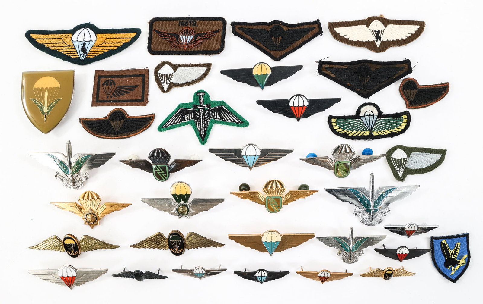 BUSH WAR SOUTH AFRICAN JUMP WING BADGES: BUSH WAR SOUTH AFRICAN JUMP WING BADGES Cold War - Modern Conflicts South African Jump Wing Badges. Includes jump wing badges, jump wing patches, arm shield, and more.