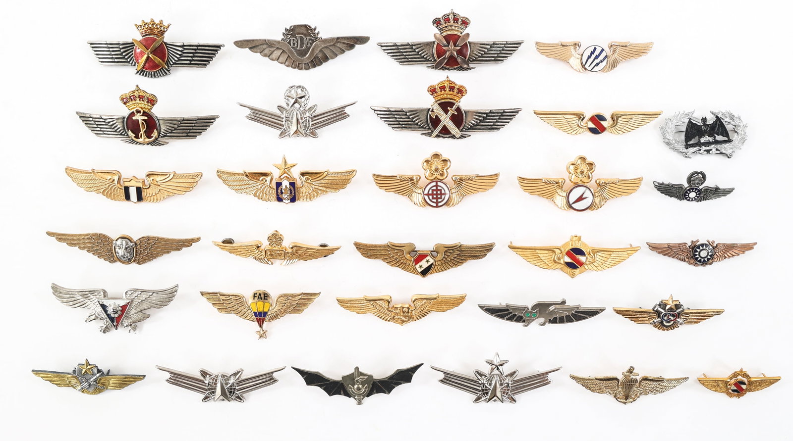 COLD WAR WORLD MILITARY PILOT / JUMP WING LOT: COLD WAR WORLD MILITARY PILOT / JUMP WING LOT Lot of 30 Cold War World Military Pilot & Jump Wings. Includes Spanish, Israeli, Japanese, Taiwanese, Ecuadorian, Syrian, and more.