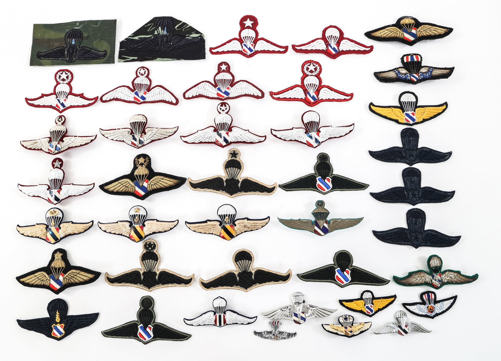 COLD WAR - CURRENT THAI PARATROOPER JUMP WINGS: COLD WAR - CURRENT THAI PARATROOPER JUMP WINGS Cold War - Current Thai Paratrooper Jump Wings. Includes cloth, bullion, and metal badges.