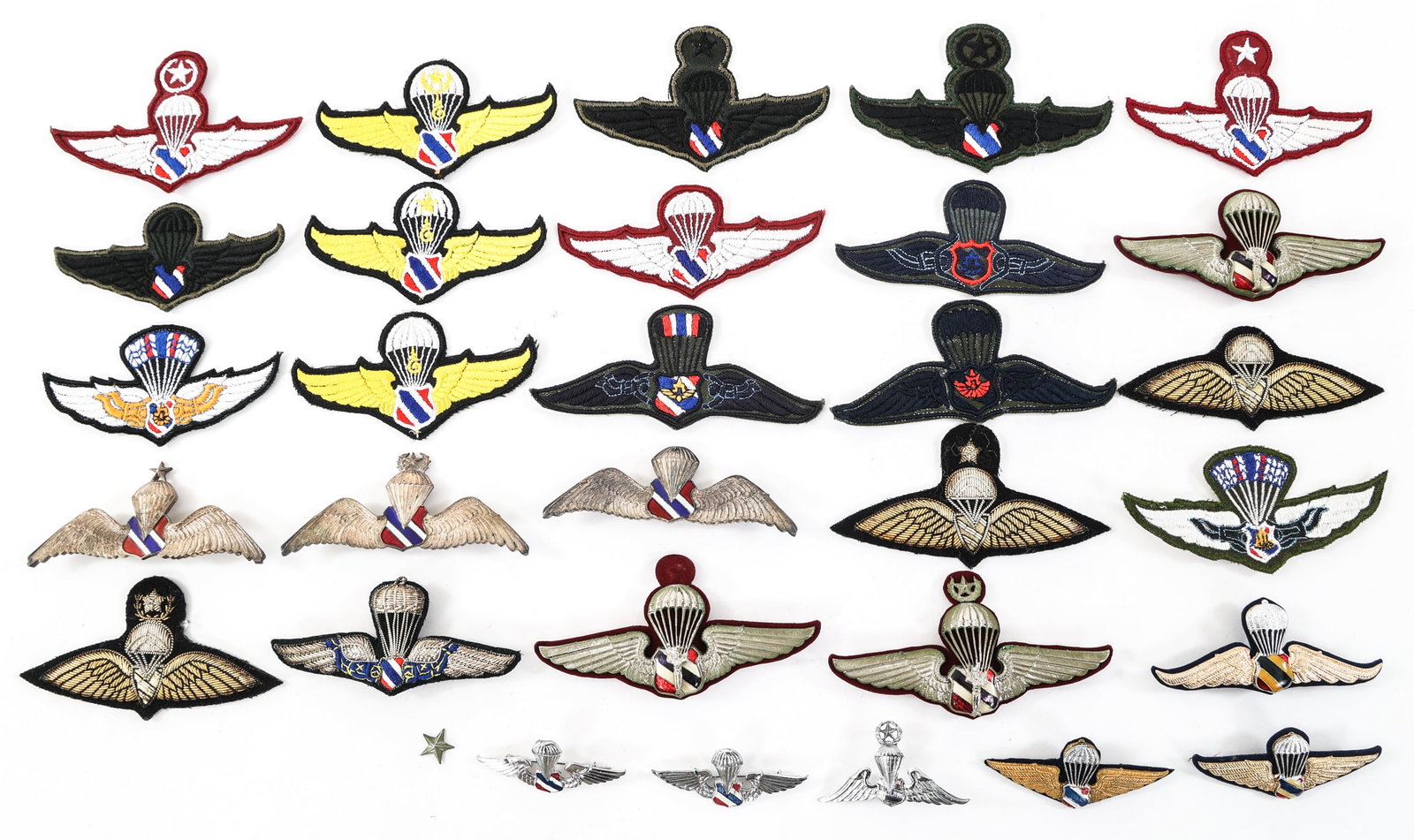 COLD WAR - CURRENT THAI PARATROOPER JUMP WINGS: COLD WAR - CURRENT THAI PARATROOPER JUMP WINGS Cold War - Current Thai Paratrooper Jump Wings. Includes cloth and metal badges.