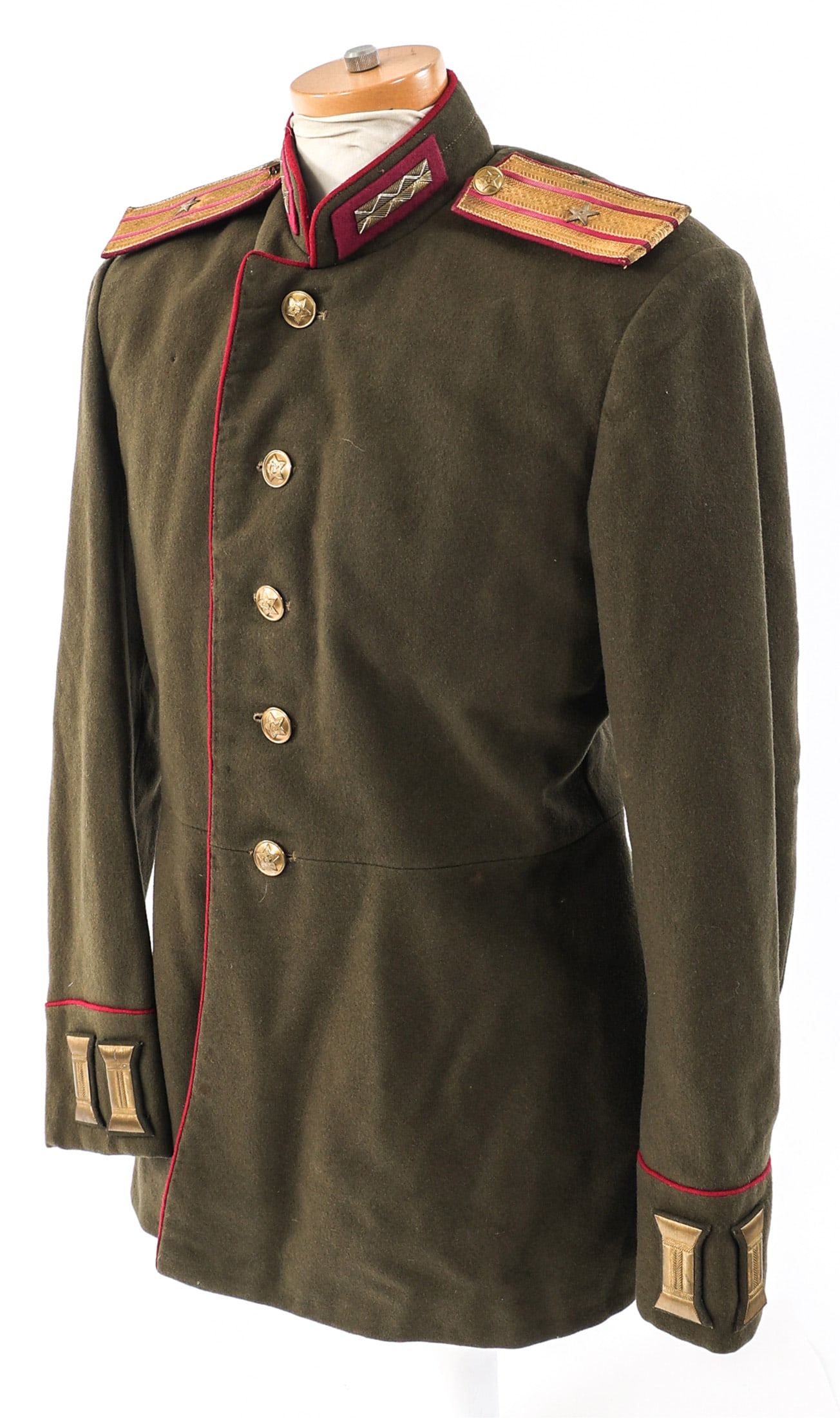SOVIET RUSSIAN M43 INFANTRY PARADE OFFICER TUNIC: SOVIET RUSSIAN M43 INFANTRY PARADE OFFICER TUNIC WWII - 1950's Soviet Russian M43 Infantry Victory Parade Major's Tunic. Olive green, wool construction with purple piping. Infantry Major shoulder boar
