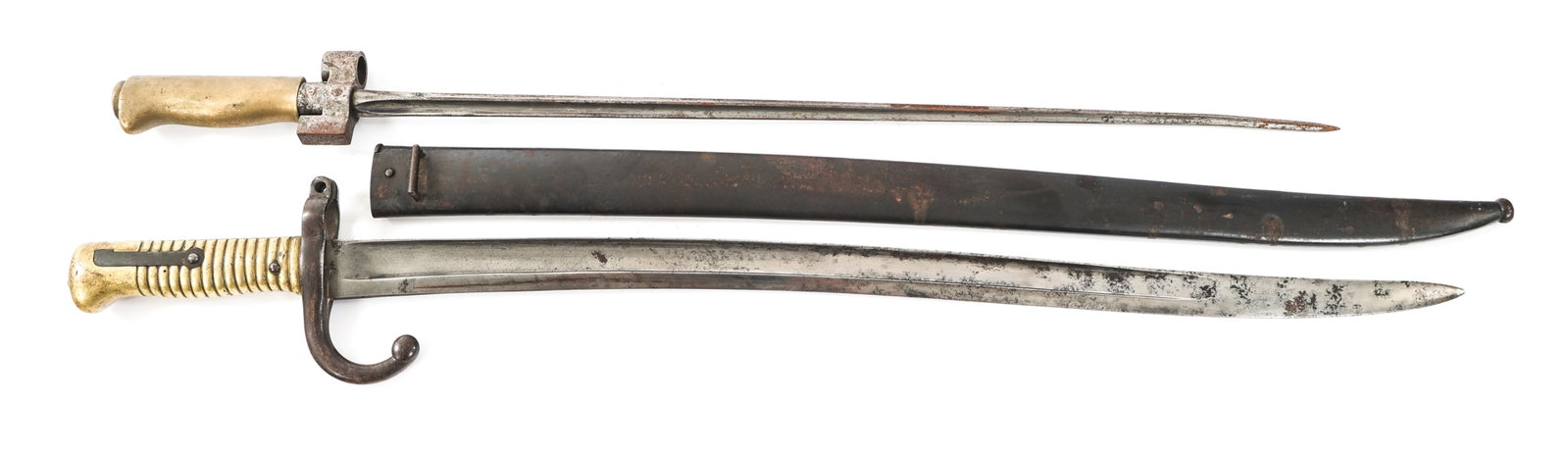 FRENCH M1866 YATAGHAN & M1886 CRUCIFORM BAYONETS: FRENCH M1866 YATAGHAN & M1886 CRUCIFORM BAYONETS French M1866 Yataghan & M1886 Cruciform Sword Bayonets. (1) M1866 Yataghan Sword Bayonet. Single edged, bright yataghan blade with fuller. Maker marked