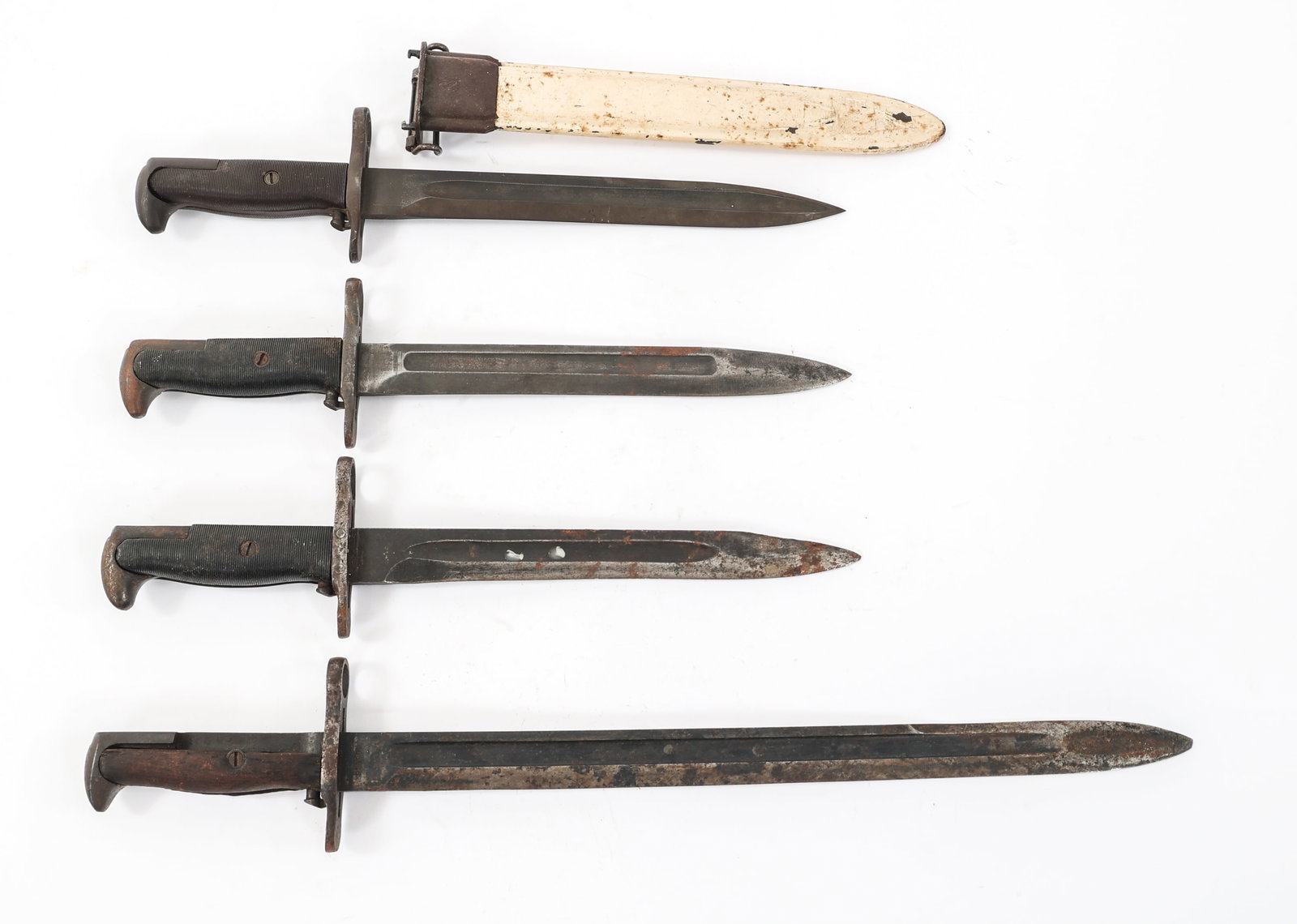 WWI - WWII US ARMED FORCES M1905 & M1 BAYONETS: WWI - WWII US ARMED FORCES M1905 & M1 BAYONETS WWI - WWII US Armed Forces M1905 & M1 Bayonets. (1) M1 Bayonet. Single edged blade with fuller. Maker marked by Pal on the ricasso. Steel hilt with black