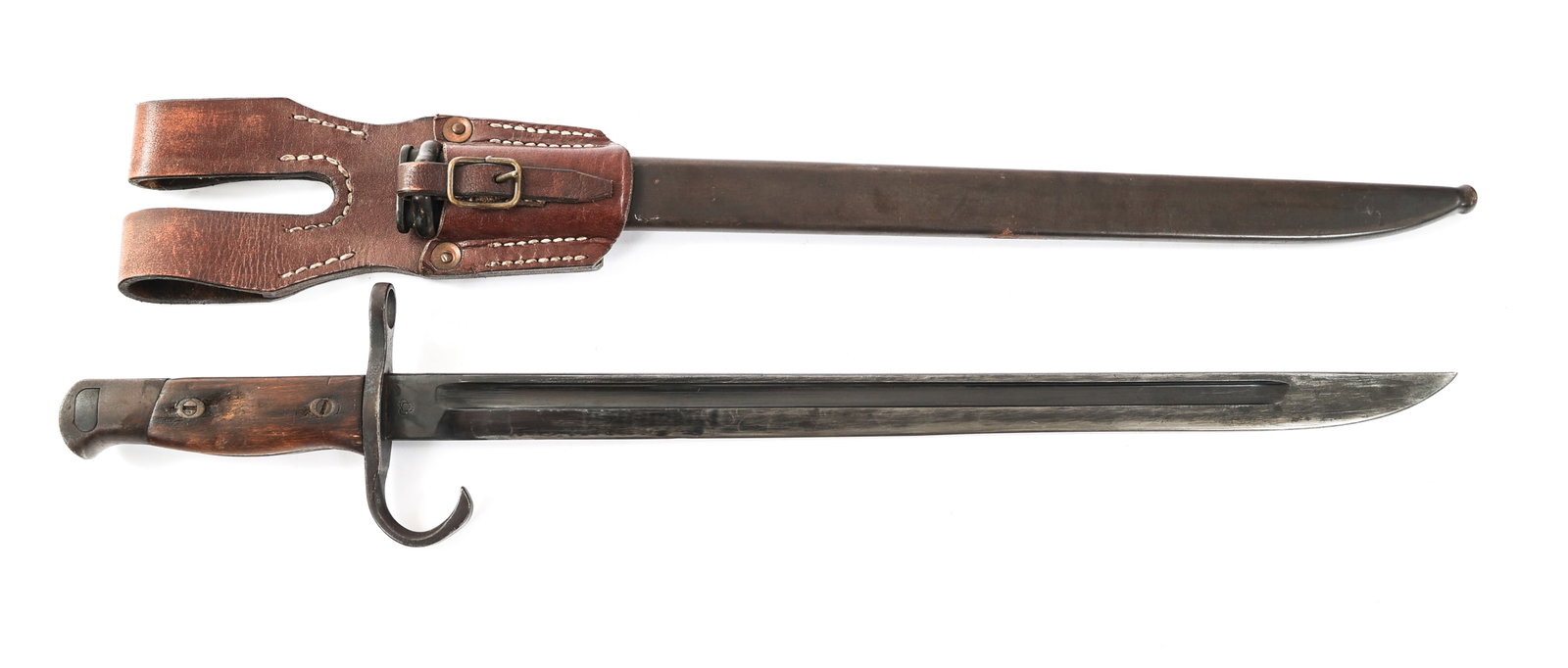 WWII IMPERIAL JAPANESE TYPE 30 BAYONET & SCABBARD: WWII IMPERIAL JAPANESE TYPE 30 BAYONET & SCABBARD WWII Imperial Japanese Type 30 Bayonet & Scabbard. Single edged, blued blade with fuller. Maker marked by Kokura Army Arsenal on one side of the ricas