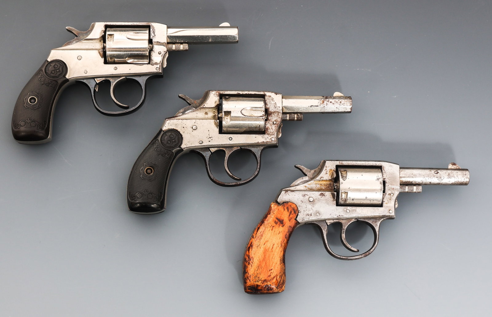 IVER JOHNSON MODEL 1900 .32 CALIBER REVOLVERS: IVER JOHNSON MODEL 1900 .32 CALIBER REVOLVERS Lot of 3 Iver Johnson Model 1900 .32 caliber revolvers. (A) Nickel finish. Fixed sights. Blued trigger guard. Five shot fluted cylinder. Checkered hard ru