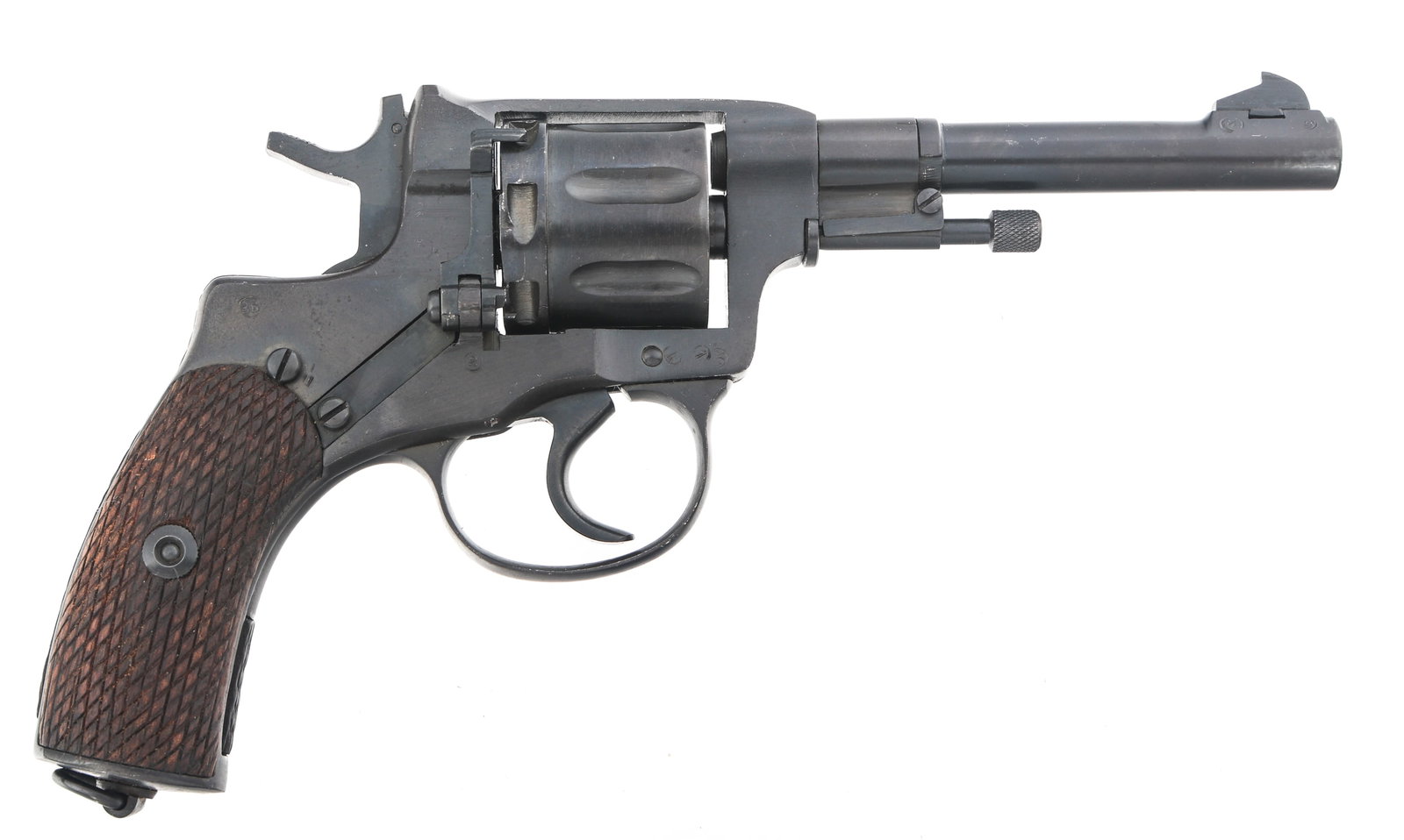 1945 WWII RUSSIAN IZHEVSK MODEL 1895 7.62 REVOLVER: 1945 WWII RUSSIAN IZHEVSK MODEL 1895 7.62 REVOLVER 1945 WWII Russian Izhevsk Model 1895 7.62X38mmR caliber double action revolver. RGuns import marked. Blued finish. Fixed sights. Fluted seven-shot cy