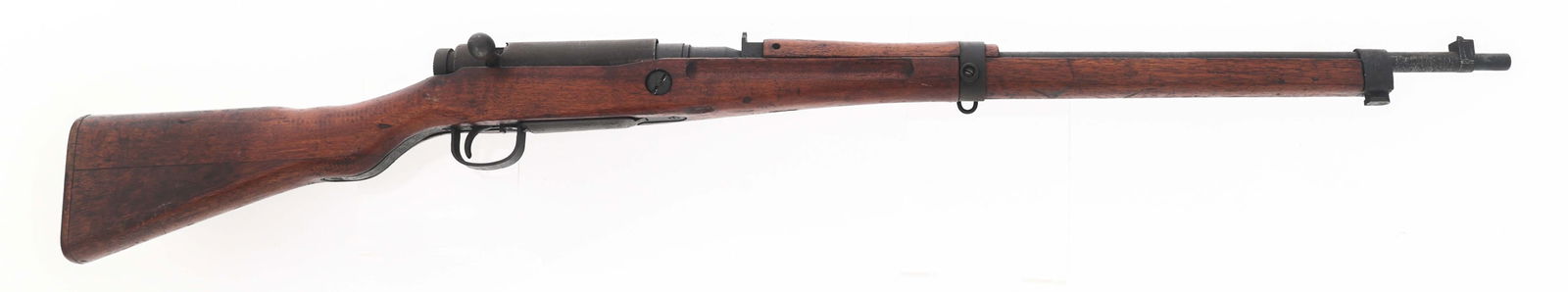 WWII JAPANESE TYPE 99 LAST DITCH ARISAKA RIFLE: WWII JAPANESE TYPE 99 LAST DITCH ARISAKA RIFLE WWII Japanese Kokura Type 99 7.7x58mm caliber Last Ditch Arisaka bolt action rifle. Series 23. Fixed sights. Intact Mum. Dust shield. Wood stock. Sling s