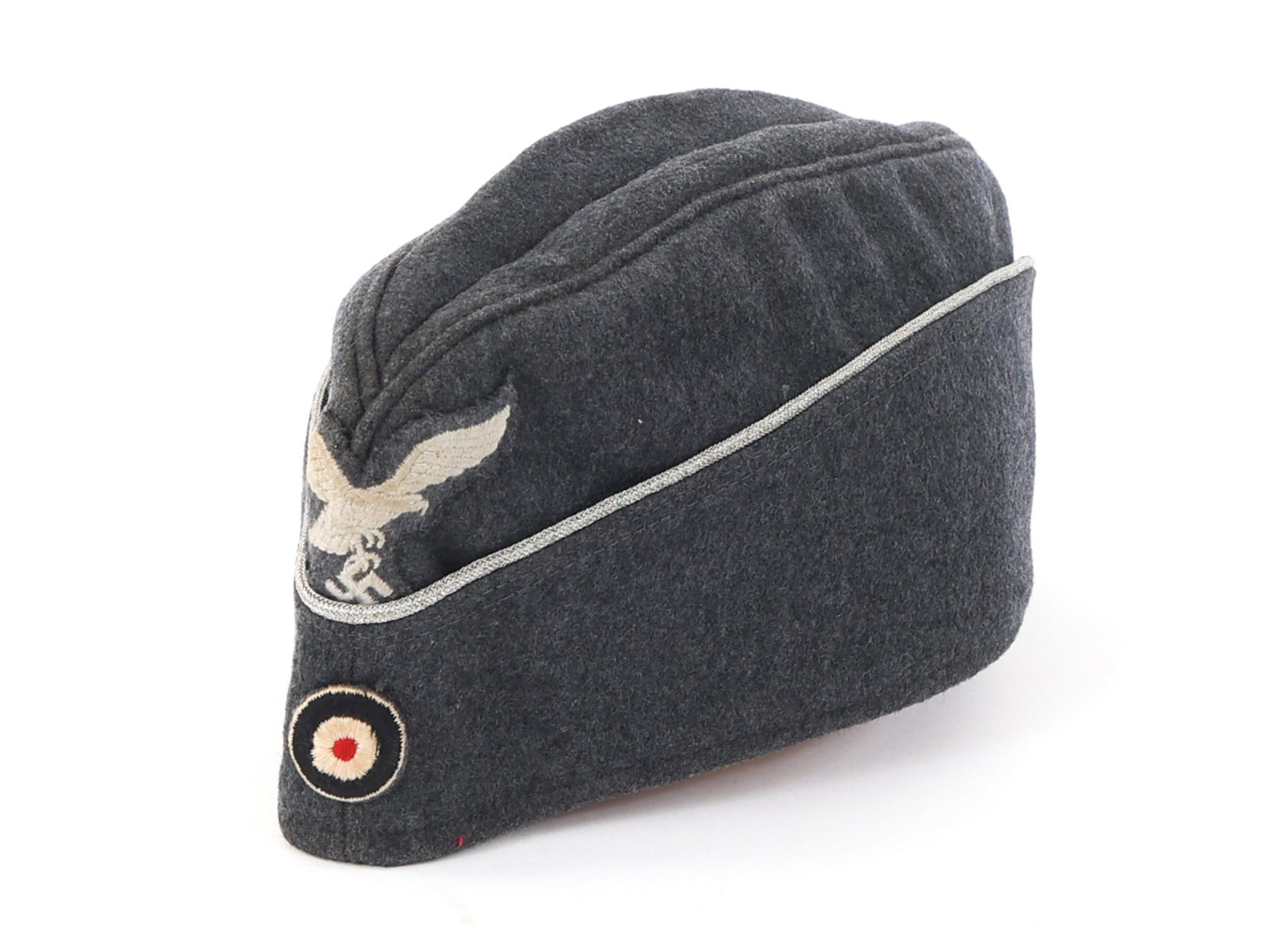 WWII GERMAN LUFTWAFFE OFFICER OVERSEAS CAP: WWII GERMAN LUFTWAFFE OFFICER OVERSEAS CAP WWII German Luftwaffe Officer's Overseas Cap. Blue/grey wool construction with silver thread piping. Embroidered Luftwaffe eagle and national tri-color cocka