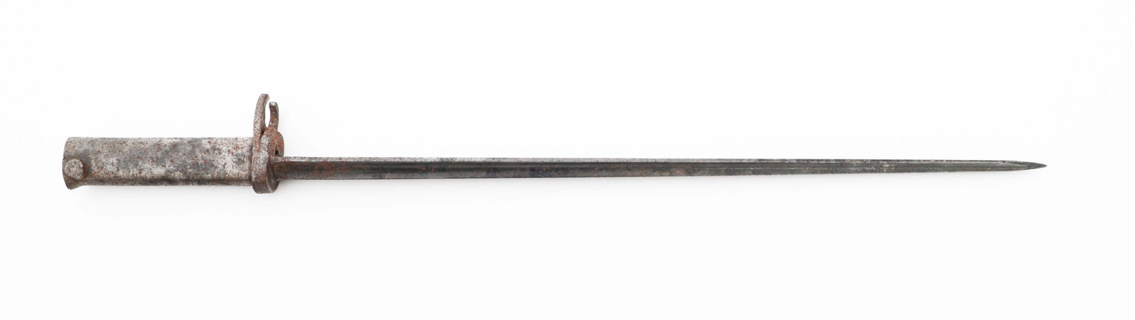 WWI GERMAN ERSATZ TRIANGULAR BLADE BAYONET: WWI GERMAN ERSATZ TRIANGULAR BLADE BAYONET WWI Imperial German Ersatz Bayonet. Straight,blued triangular blade. Maker marked (illegible) on the ricasso. Steel hilt. No scabbard. Blade Length: 17 5/8" 