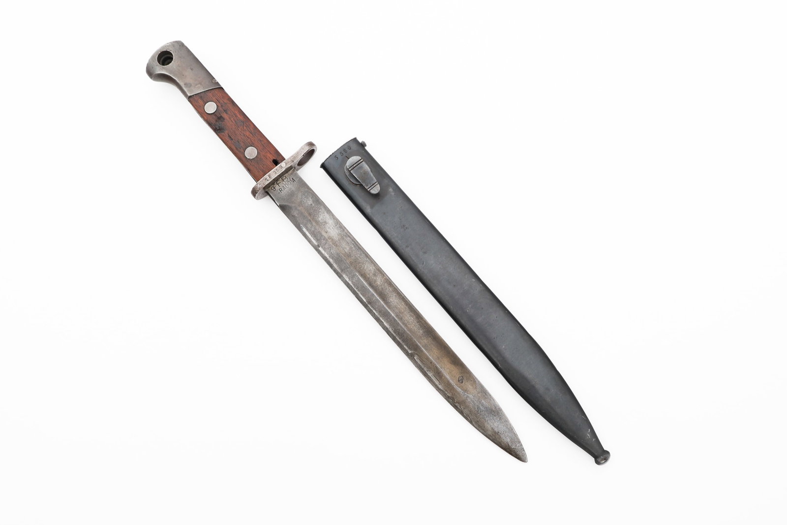 WWII POLISH M1930 BAYONET WITH SCABBARD: WWII POLISH M1930 BAYONET WITH SCABBARD Early WWII Polish M1930 Bayonet with Scabbard. Single edged blade with fuller. Proof stamp and "W.P." present on the ricasso, F.B. Radom factory stamp on the re