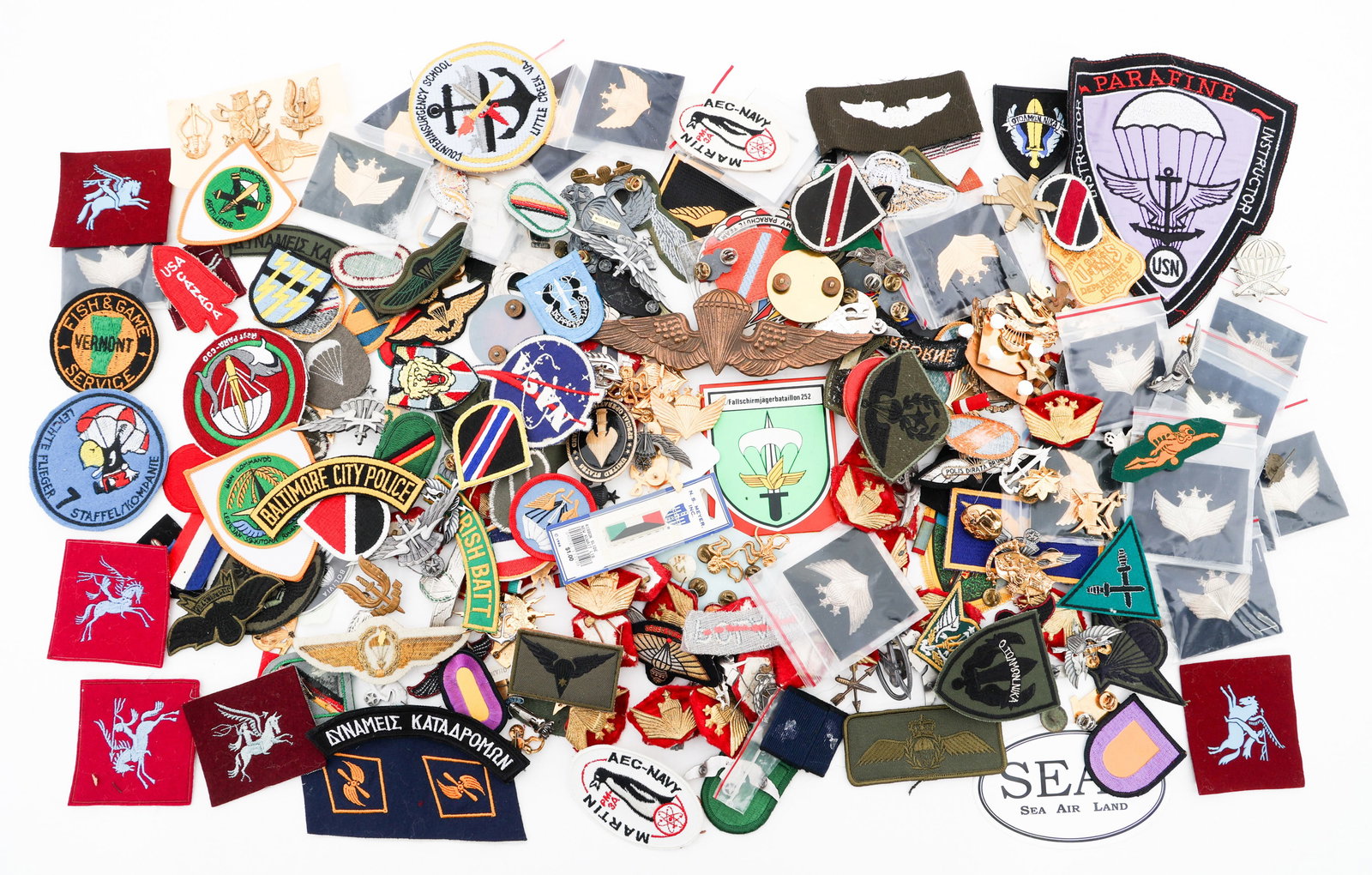 COLD WAR - CURRENT US & WORLD PARATROOPER INSIGNIA: COLD WAR - CURRENT US & WORLD PARATROOPER INSIGNIA Cold War - Current US and Foreign Paratrooper Insignia. Includes Patches, Badges, DUI Pins, Medals and more. Countries include US, Italy, Germany, Bo