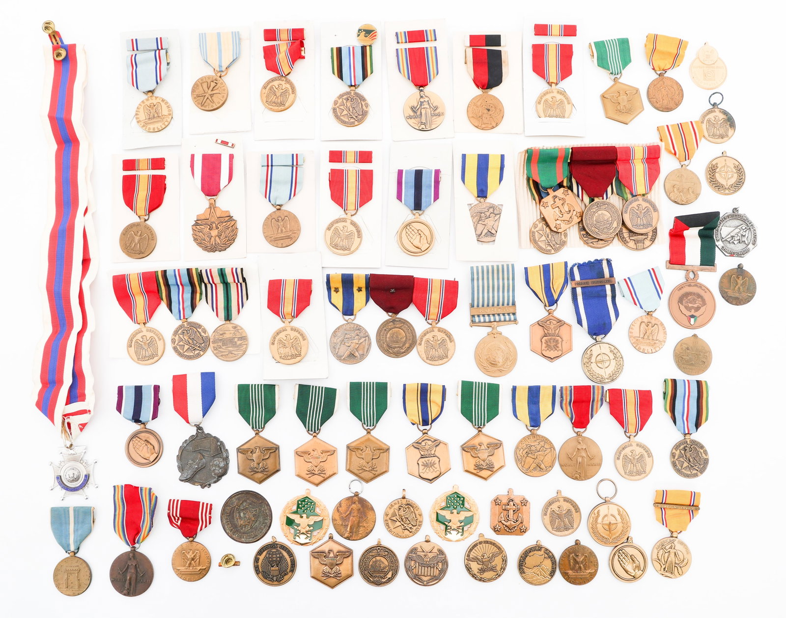 WWII - CURRENT US ARMED FORCES MEDALS: WWII - CURRENT US ARMED FORCES MEDALS WWII - Current US Armed Forces Medals. Includes WWII Victory medals, Asiatic pacific Campaign, American defense, Korean war service medals, South East Asia servic