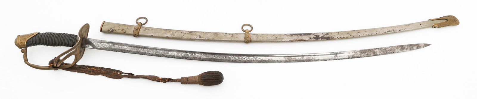 US ARMY M1872 CAVALRY OFFICER SWORD by W. RAYMOLD: US ARMY M1872 CAVALRY OFFICER SWORD by W. RAYMOLD US Army Model 1872 Cavalry Officer Sword. Single edged, bright blade with fuller. Double acid etched with patriotic and floral patterns. Maker marked