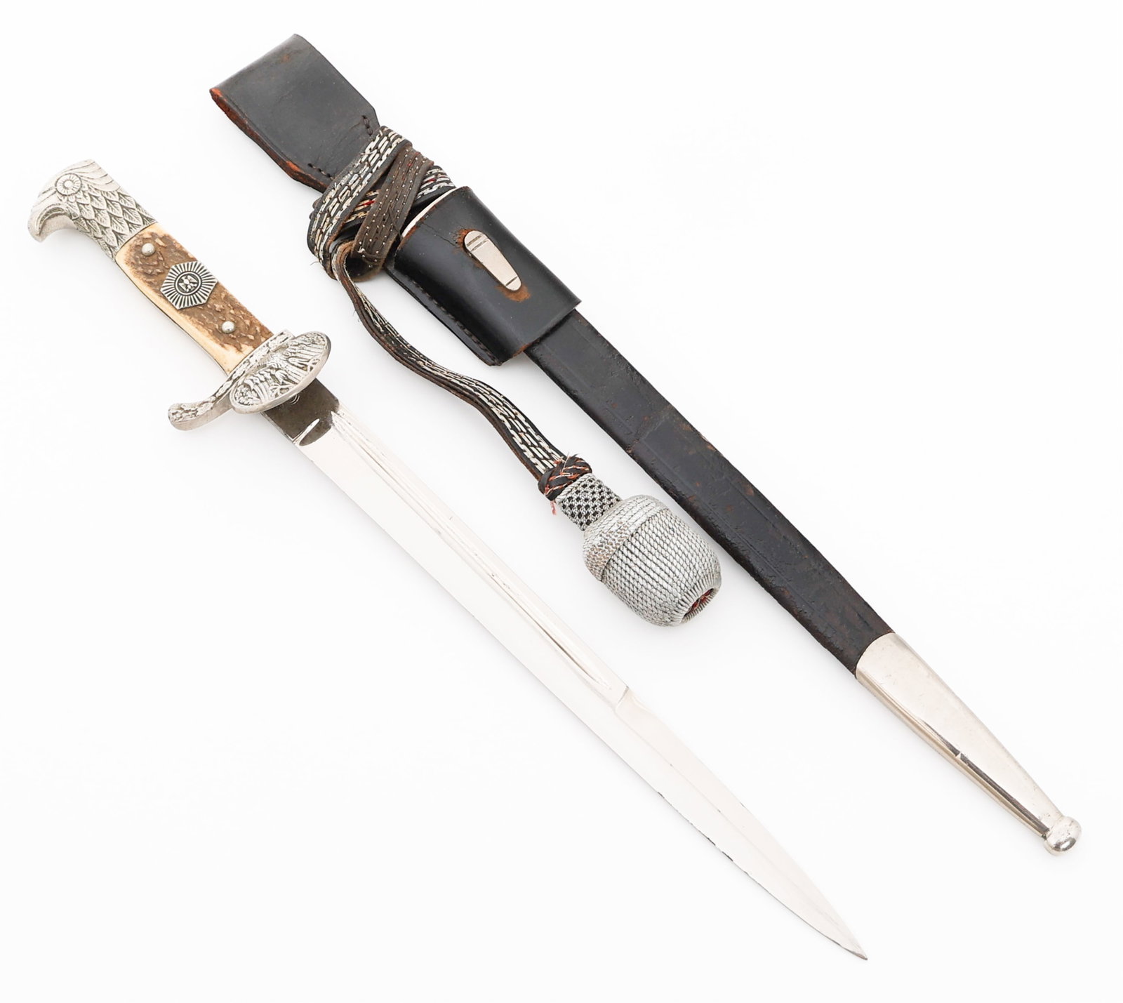 WEIMAR REPUBLIC POLICE CLAMSHELL BAYONET: WEIMAR REPUBLIC POLICE CLAMSHELL BAYONET German Weimar Republic Police Clamshell Dress Bayonet. Single edged, bright blade with fuller. Maker mark of Weyersberg on the ricasso. Felt buffer pad present