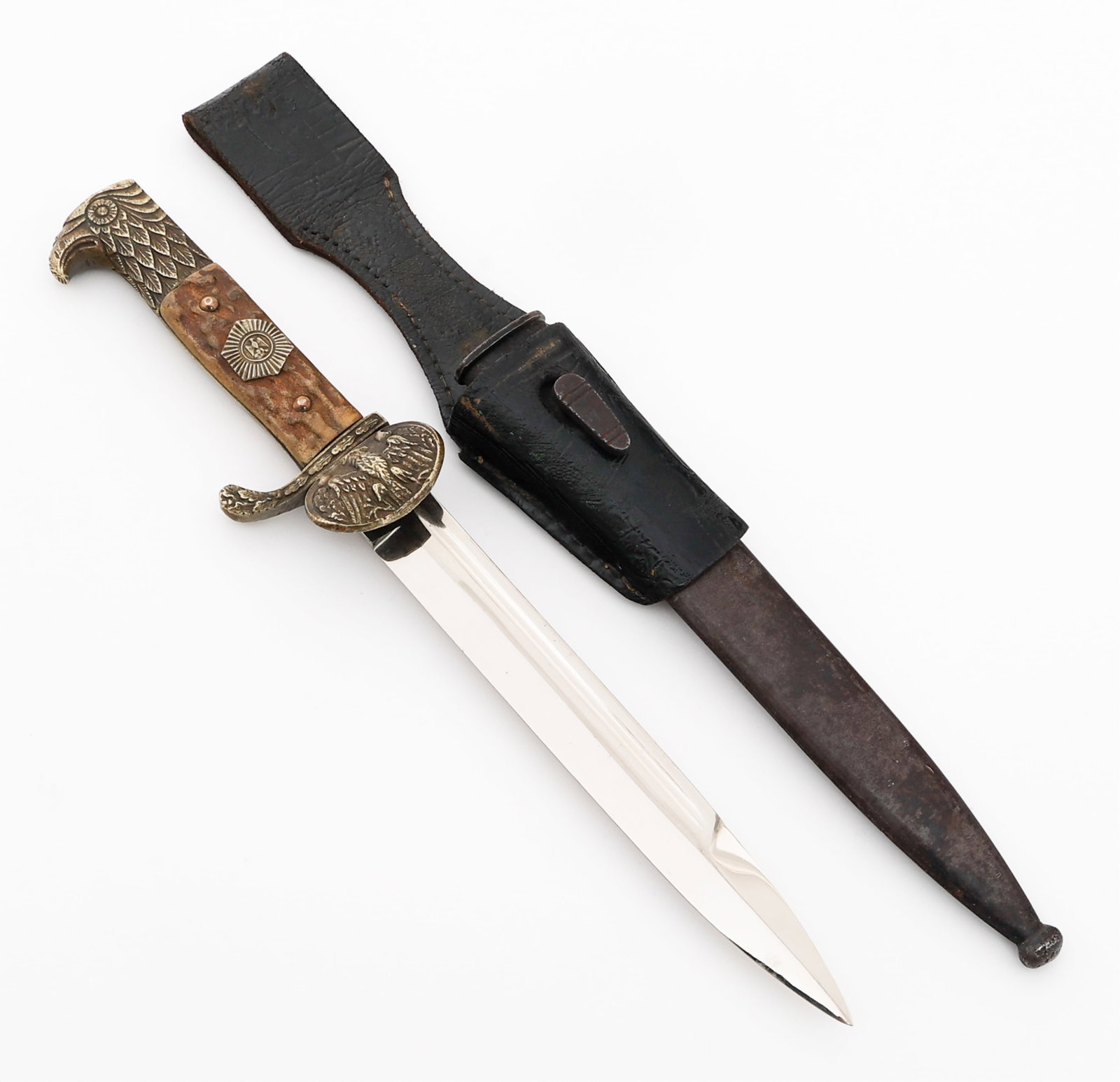 WEIMAR REPUBLIC POLICE CLAMSHELL BAYONET by WKC: WEIMAR REPUBLIC POLICE CLAMSHELL BAYONET by WKC German Weimar Republic Police Clamshell Dress Bayonet. Single edged, bright blade with fuller. Maker marked by WKC on the ricasso. Leather buffer pad pr