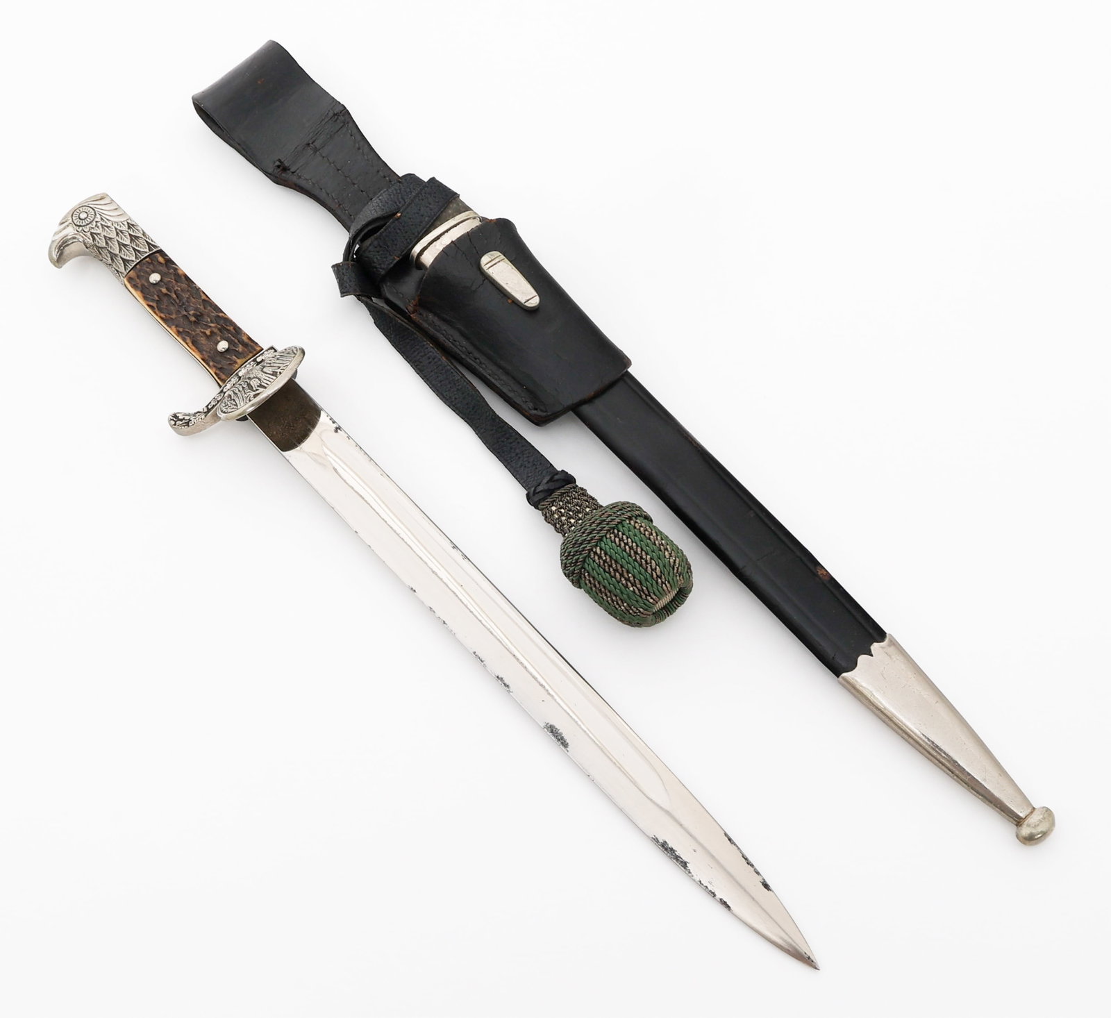 WEIMAR REPUBLIC POLICE CLAMSHELL BAYONET by WINGEN: WEIMAR REPUBLIC POLICE CLAMSHELL BAYONET by WINGEN German Weimar Republic Police Clamshell Dress Bayonet. Single edged, bright blade with fuller. Maker mark of Anton Wingen Jr. on the ricasso. Leather