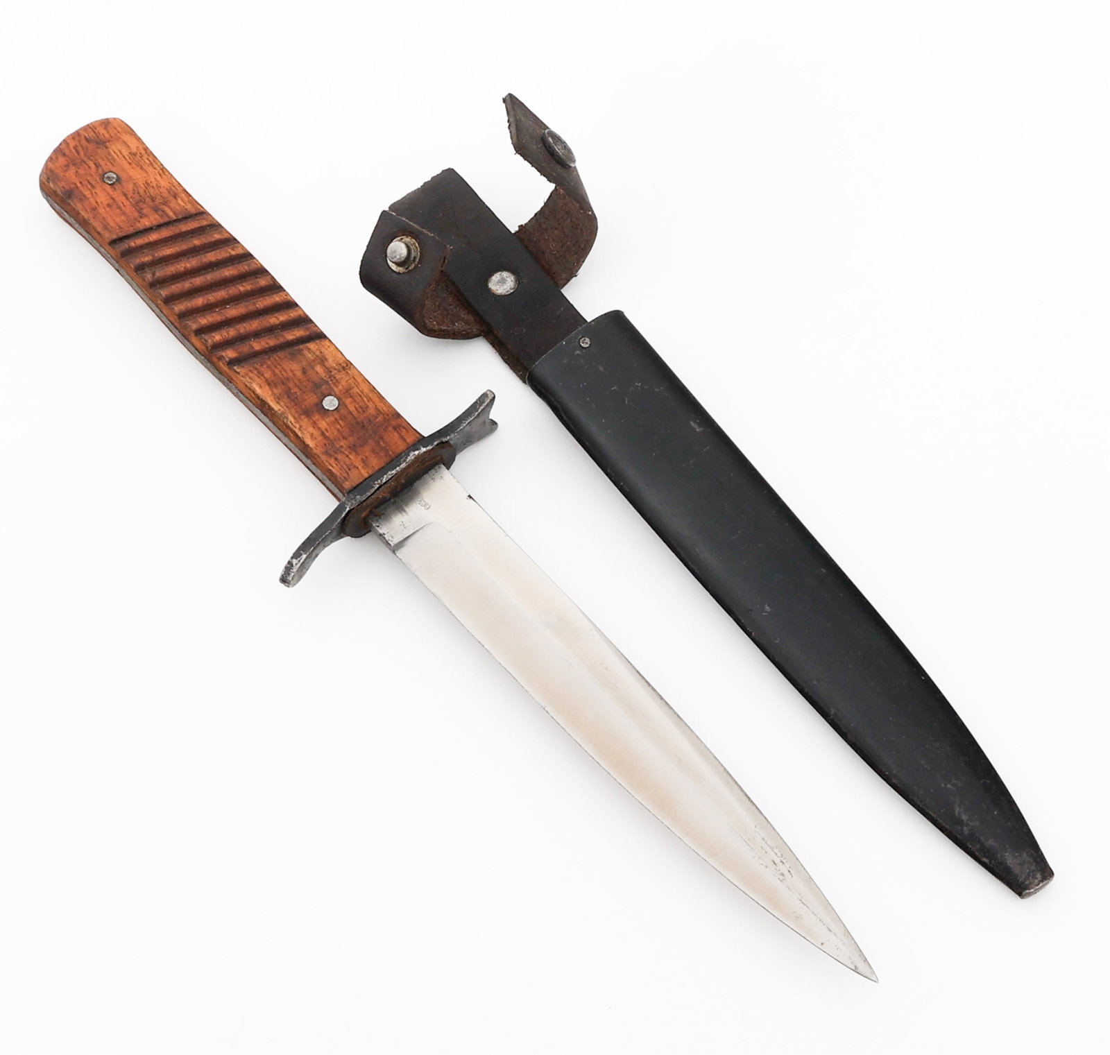 WWI IMPERIAL GERMAN BOOT KNIFE by DEMAG: WWI IMPERIAL GERMAN BOOT KNIFE by DEMAG WWI Imperial German Boot Knife. Single edged, bright, straight blade with visible crossgrain. Maker mark by Demag, Duisburg on one side of the ricasso and royal