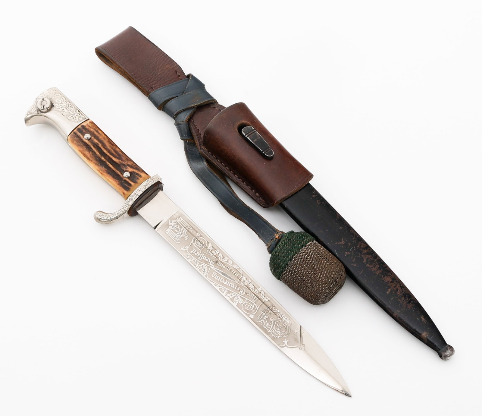 WWII GERMAN K98 DEDICATION BAYONET by EICKHORN: WWII GERMAN K98 DEDICATION BAYONET by EICKHORN WWII German Acid Etched dedication K98 Short Bayonet. Single edged, bright blade with fuller. Acid etched with "Zur Erinnerung an Meine Dienstzeit" and G
