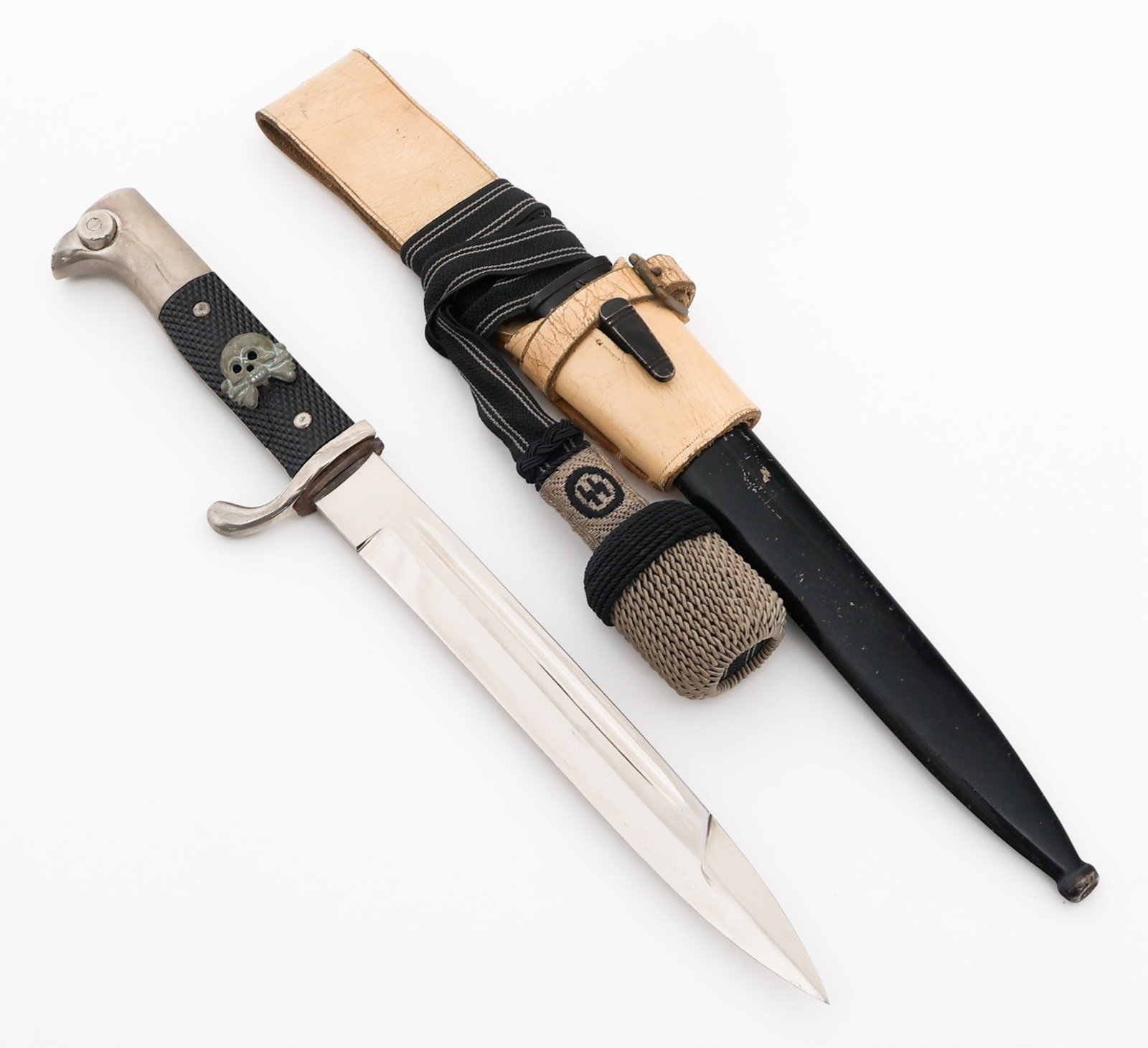 WWII GERMAN K98 DRESS BAYONET by EICKHORN: WWII GERMAN K98 DRESS BAYONET by EICKHORN WWII German K98 Dress Bayonet. Single edged, bright blade with fuller and maker mark of Carl Eickhorn stamped near the ricasso. Leather buffer pad present. Ni