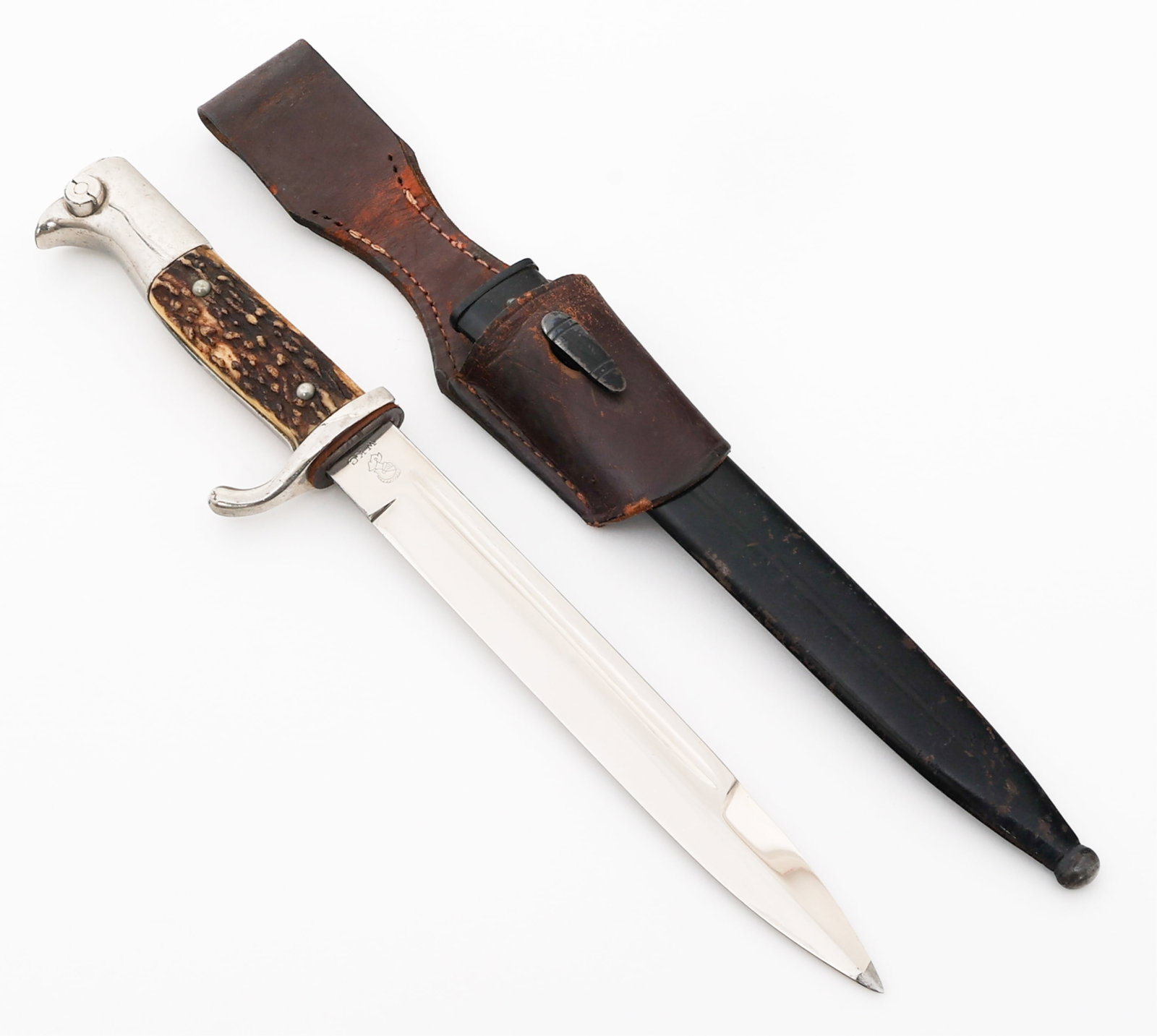 WWII GERMAN K98 STAG HORN DRESS BAYONET by WKC: WWII GERMAN K98 STAG HORN DRESS BAYONET by WKC WWII German K98 Stag Horn Dress Bayonet. Single edged, bright blade with maker mark of WKC stamped near the ricasso. Leather buffer pad present. Nickel-s