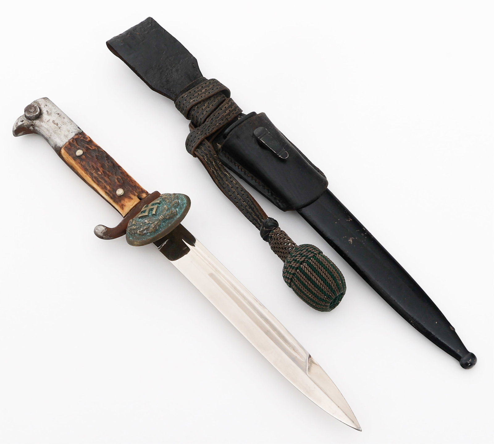 WWII GERMAN POLICE CLAMSHELL BAYONET by EICKHORN: WWII GERMAN POLICE CLAMSHELL BAYONET by EICKHORN WWII German Police Clamshell Bayonet. Single edged, bright blade with fuller. Maker mark of Carl Eickhorn on the ricasso. Leather buffer pad present. N