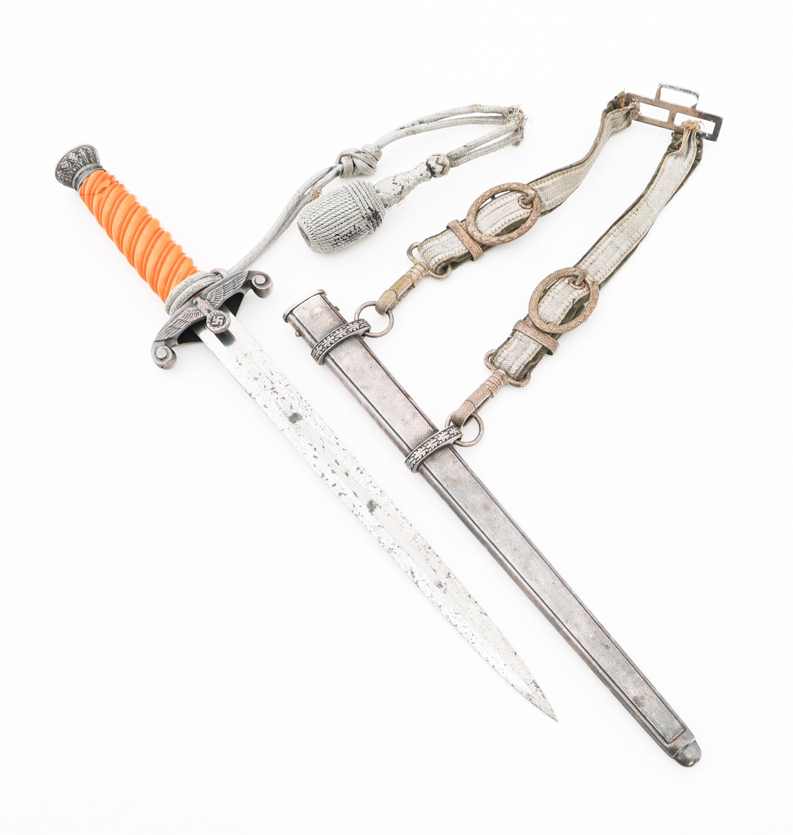 WWII GERMAN HEER M35 OFFICER DAGGER by WKC: WWII GERMAN HEER M35 OFFICER DAGGER by WKC WWII German Heer M35 Officer Dagger. Double edged, straight, bright blade. Maker marked by WKC near the crossguard. Leather buffer pad present. Nickel-silver