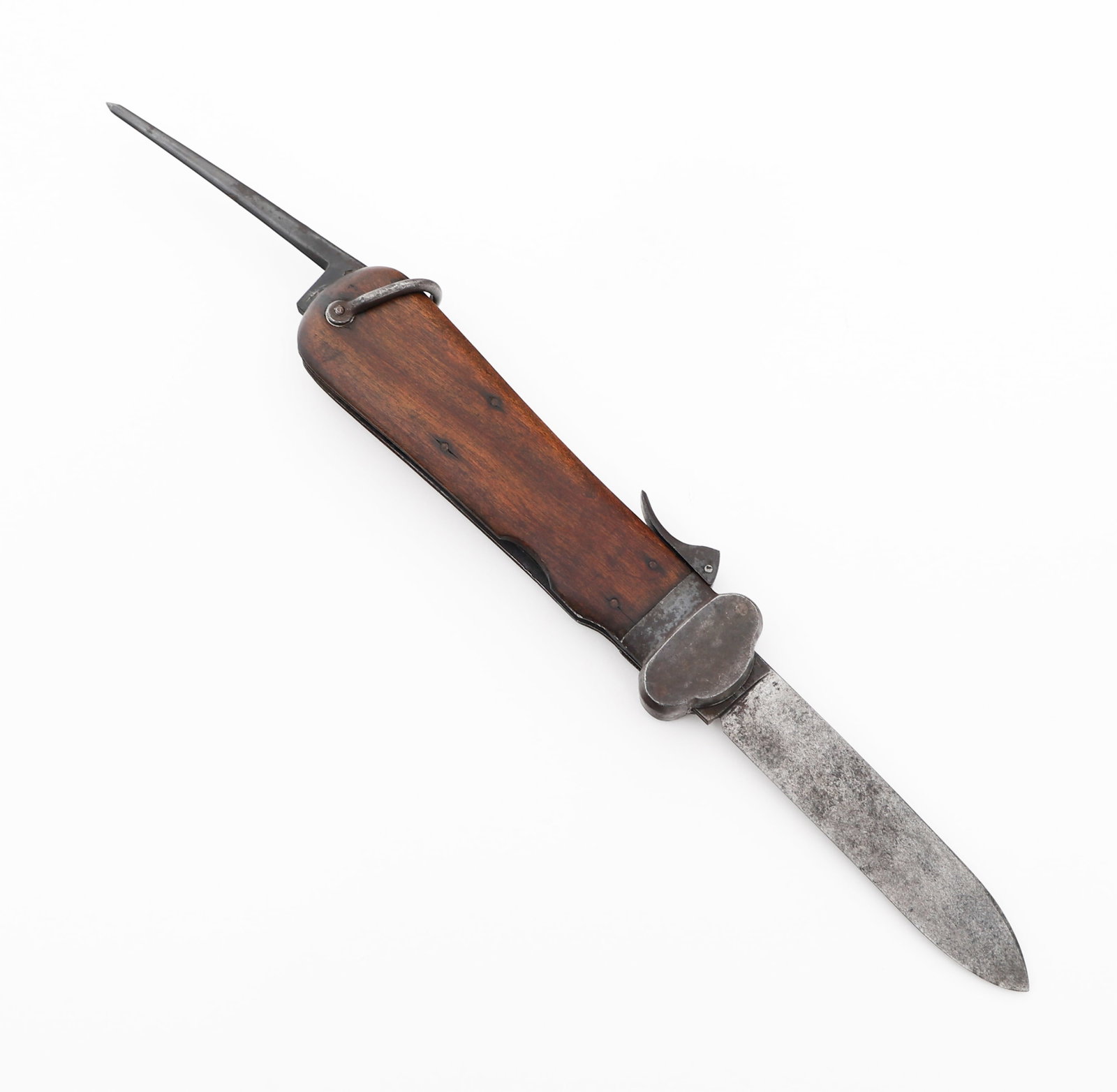 WWII GERMAN PARATROOPER TAKEDOWN GRAVITY KNIFE: WWII GERMAN PARATROOPER TAKEDOWN GRAVITY KNIFE WWII German Paratrooper Takedown Gravity Knife. Single edged blade. Maker marked by R.B. NR 0/0561/0019 on the spike. Blued guard marked with an arrow. "