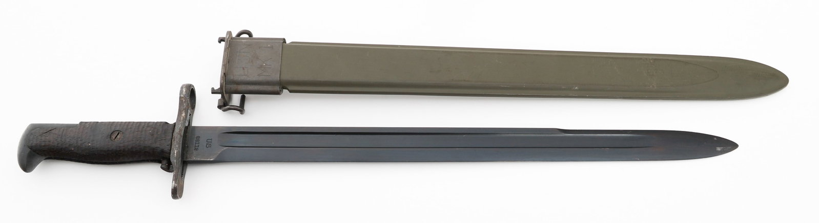 US NAVY MODEL 1905 BAYONET & MK I SCABBARD: US NAVY MODEL 1905 BAYONET & MK I SCABBARD US Navy Model 1905 & Mk I Scabbard. Single edged, blued blade with fuller. Maker mark by Springfield Armory, Ordnance Deptartment flaming bomb insignia, and 