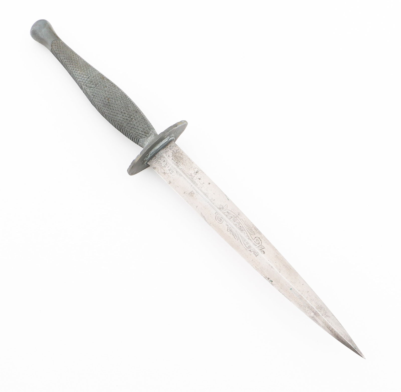 WWII USMC MARINE RAIDER STILETTO KNIFE by CAMILLUS: WWII USMC MARINE RAIDER STILETTO KNIFE by CAMILLUS WWII US Marine Corps Marine Raider Stiletto Knife by Camillus. Double edged, bright stiletto blade. Acid etched with "USMC" in a banner scroll on the