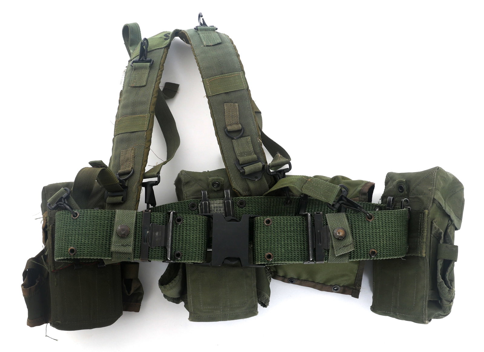 US M5 VEST PACK WITH RIFLE MAGAZINES & MED KIT: US M5 VEST PACK WITH RIFLE MAGAZINES & MED KIT US M5 Vest Pack with rifle magazines and medical kit. Nine 5.56x45mm caliber rifle magazines. One first aid kit. Back straps. Canvas belt. Three magazine