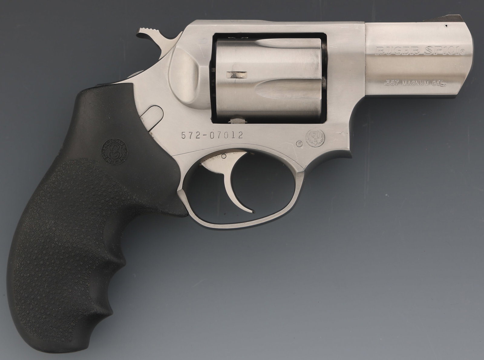 RUGER MODEL SP101 .357 MAGNUM CALIBER DA REVOLVER: RUGER MODEL SP101 .357 MAGNUM CALIBER DA REVOLVER Ruger Model SP101 .357 Magnum caliber DA revolver. Fixed sights. Five-shot fluted cylinder. Textured rubber grips. Caliber / Gauge: 357 Magnum Barrel 