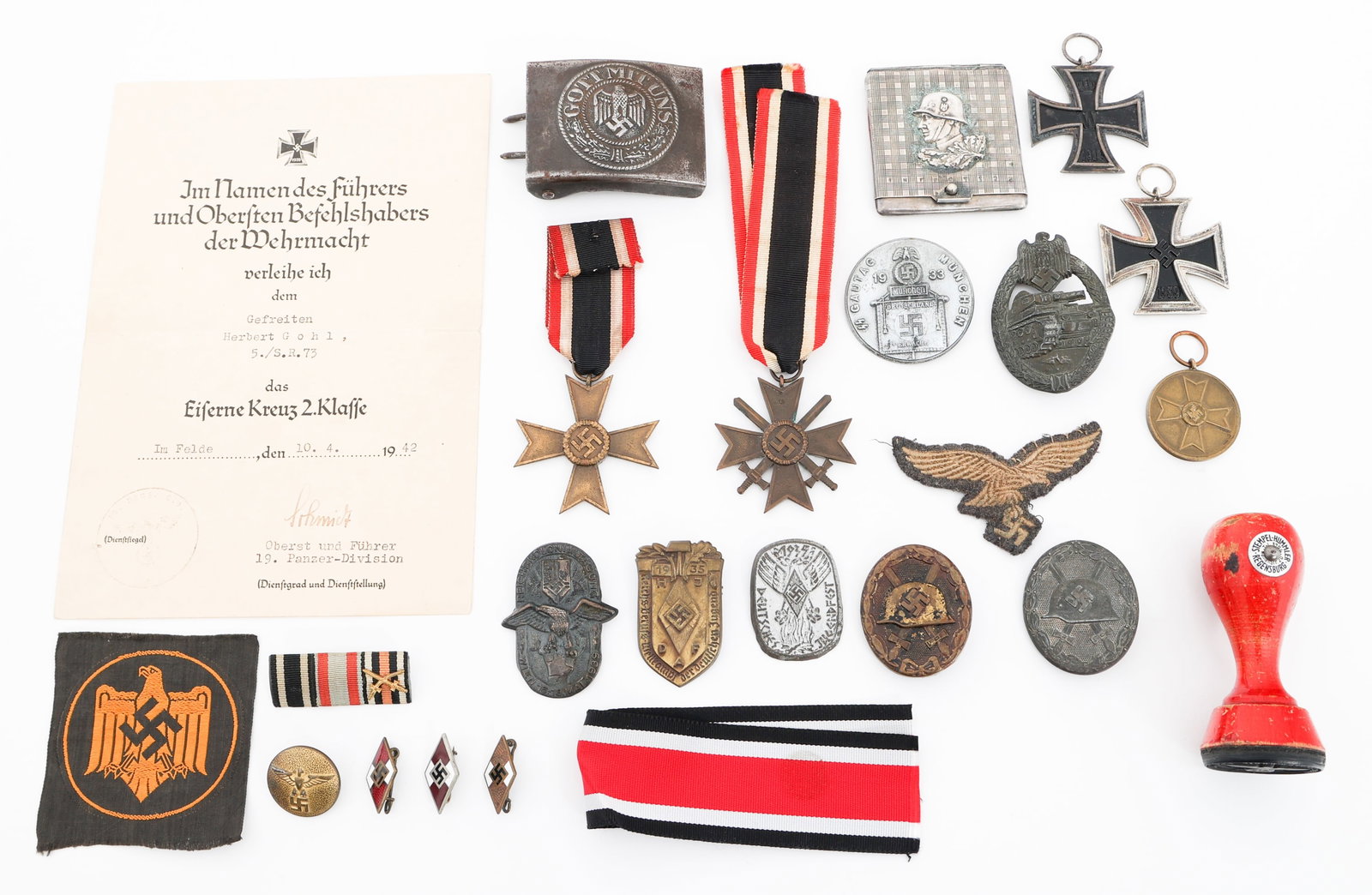 WWI - WWII GERMAN IRON CROSS, MEDALS & INSIGNIA: WWI - WWII GERMAN IRON CROSS, MEDALS & INSIGNIA WWI - WWII German Iron Cross, Medals and Insignia. Includes WWI & WWII 2nd Class Iron Crosses, War Merit Crosses, Panzer Assault badge, black & silver g