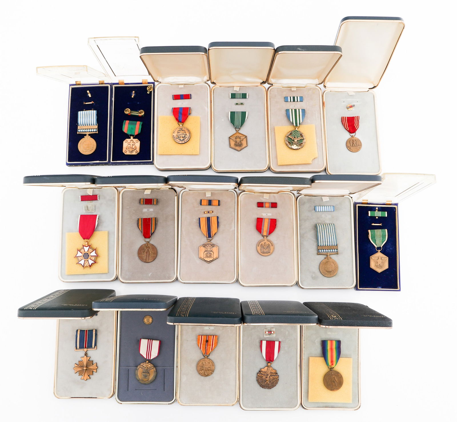 WWI - COLD WAR US ARMED FORCES MEDALS WITH CASES: WWI - COLD WAR US ARMED FORCES MEDALS WITH CASES WWI - Cold War US Armed Forces Medals with Coffin Cases. Includes WWI & WWII Victory medals, Distinguished Flying Cross, Pacific Campaign medal with st