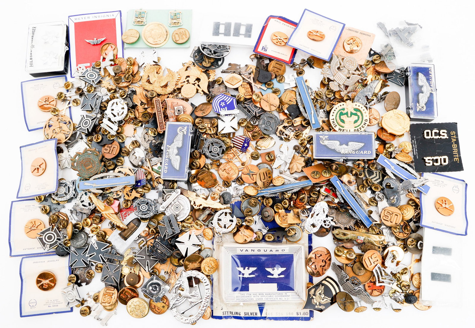 WWII - CURRENT US ARMED FORCES INSIGNIA: WWII - CURRENT US ARMED FORCES INSIGNIA WWII - Current US Armed Forces Insignia. Includes Collar Discs, Wings, Ranks, Qualification badges and more.