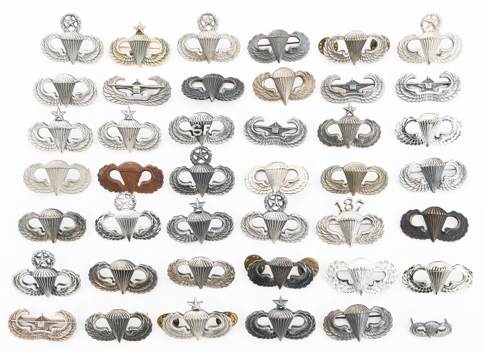 WWII - COLD WAR US ARMY QUALIFICATION JUMP WINGS: WWII - COLD WAR US ARMY QUALIFICATION JUMP WINGS WWII - Cold War US Army Jump and Air Assault Qualification Wings. Includes basic, senior and Master jump and Air Assault wings.