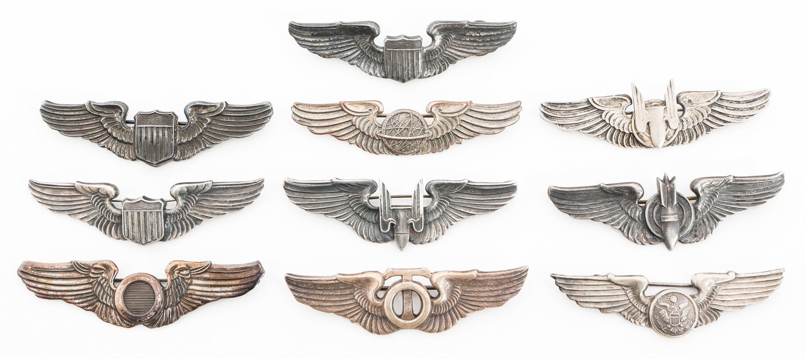 WWII - KOREAN WAR US 3" AVIATOR WINGS: WWII - KOREAN WAR US 3" AVIATOR WINGS WWII - Korean War US 3" Aviator Wings. Includes Bombardier, Technical Observer, Navigator, Combat Pilot, Observer, and Pilot. Makers include Vanguard, N.S. Meyer,