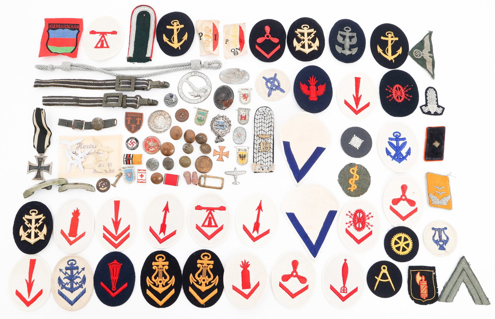 WWI - WWII GERMAN PATCHES, MEDAL & ACCOUTREMENTS: WWI - WWII GERMAN PATCHES, MEDAL & ACCOUTREMENTS WWI - WWII German Patches, Iron Cross and Accoutrements. Including Kriegsmarine trade patches, WWI Iron Cross, rank pips, shoulder boards, Aserbaidscah