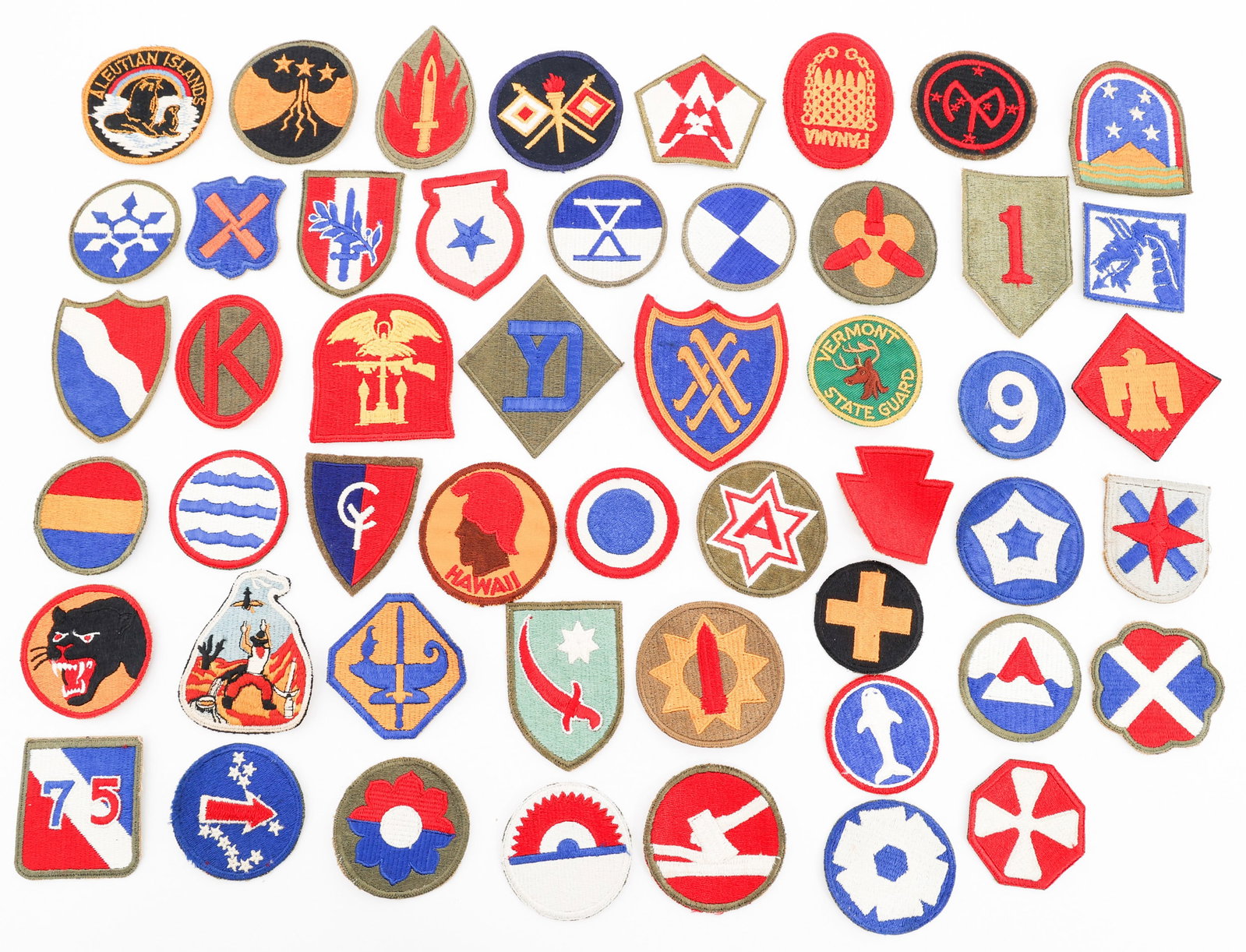 WWII US ARMED FORCES & FILIPINO SHOULDER PATCHES: WWII US ARMED FORCES & FILIPINO SHOULDER PATCHES 50 US Armed Force and Filipino Shoulder Patches. Includes Panama Hell Gate, 1st Filipino Infantry Regiment, 63rd Infantry Division, Aleutian Islands Co