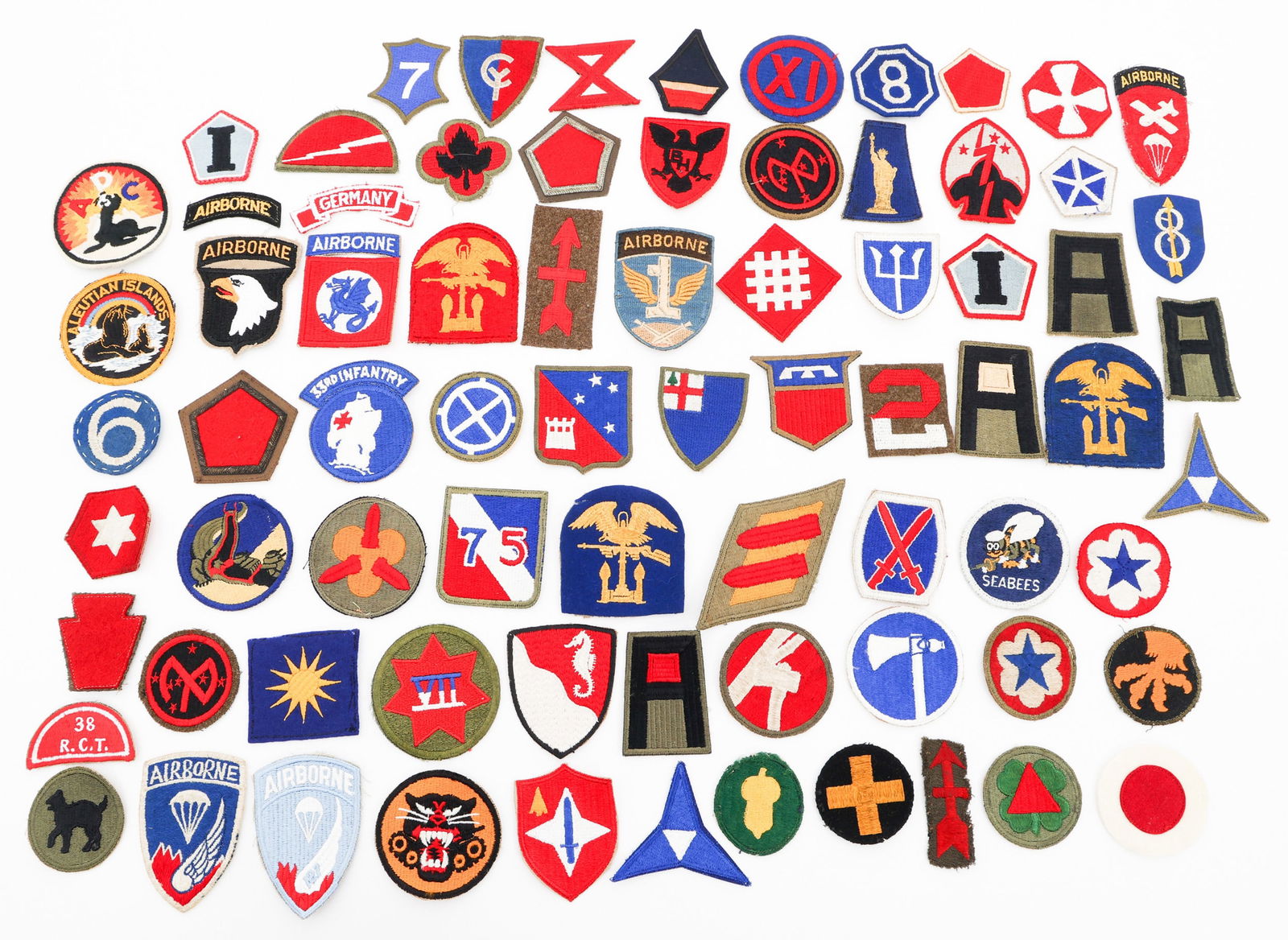 WWII - COLD WAR US ARMED FORCES SHOULDER PATCHES: WWII - COLD WAR US ARMED FORCES SHOULDER PATCHES WWII - Cold War US Armed Forces Shoulder Patches. Includes Allied Airborne, Airborne Command, 101st Airborne, Tank Destroyer, Sea Bees, 1st Army, 2nd A