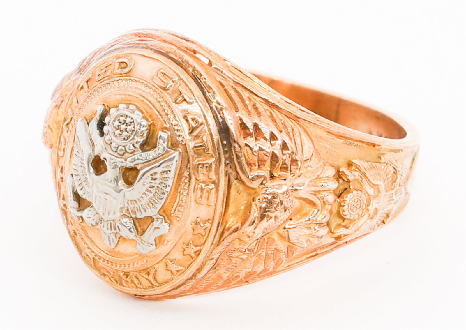 WWII US ARMY 10K GOLD SWEETHEART RING: WWII US ARMY 10K GOLD SWEETHEART RING WWII US Army 10K Gold Sweetheart Ring. Size: 8 1/2 Weight: 7 g.