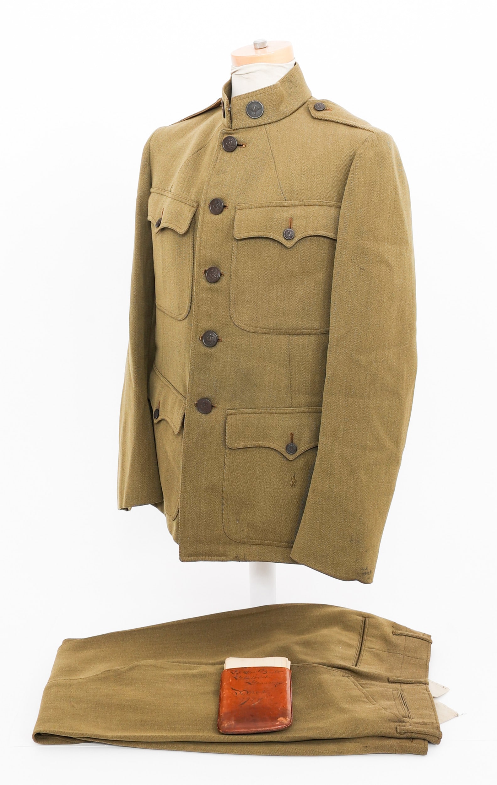 WWI US AEF AIR SERVICE NCO UNIFORM & PHOTOGRAPHS: WWI US AEF AIR SERVICE NCO UNIFORM & PHOTOGRAPHS WWI US AEF Air Service NCO Uniform & Photographs. (1) Service Tunic. Olive drab wool construction. Enlisted air service collar discs and Sergeant rank 