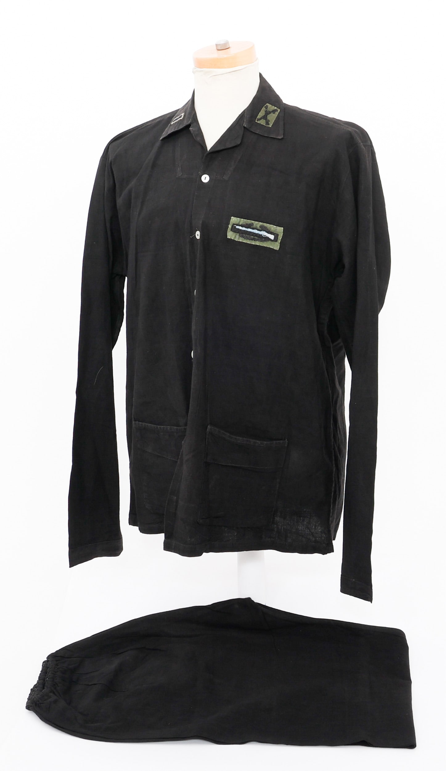 VIETNAM WAR ATTRIBUTED US SF CISO PAJAMA UNIFORM: VIETNAM WAR ATTRIBUTED US SF CISO PAJAMA UNIFORM Vietnam War US Special Forces Counterinsurgency Support Office Black Pajama Uniform. Attributed to John Salamankas. (1) Shirt. Black cotton constructio