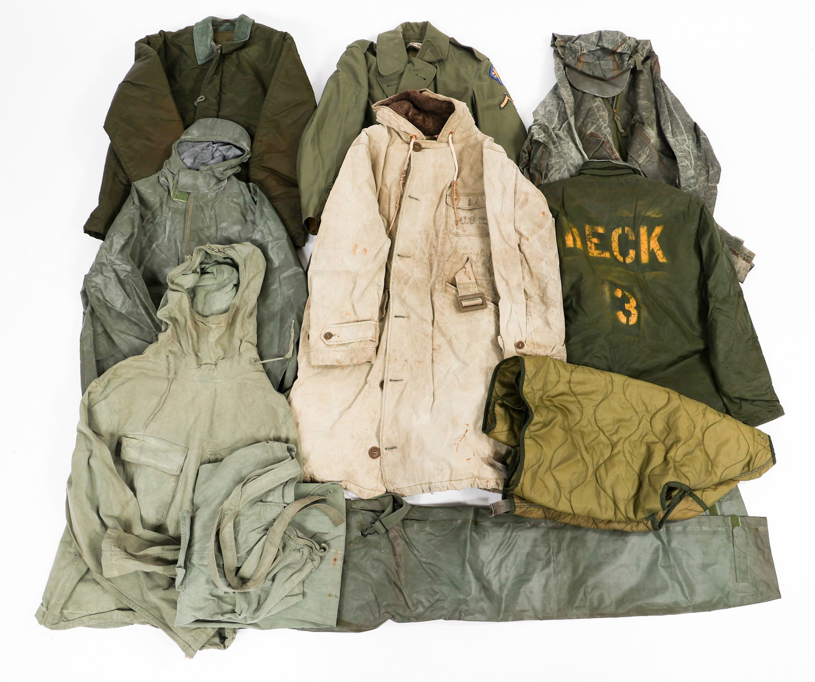 COLD WAR US ARMY & NAVY COLD WEATHER GEAR: COLD WAR US ARMY & NAVY COLD WEATHER GEAR Cold War US Army and Navy Cold Weather Gear. Includes Parkas, Parka Liners, Rain Trousers, Jackets and more. Size: Medium - Large